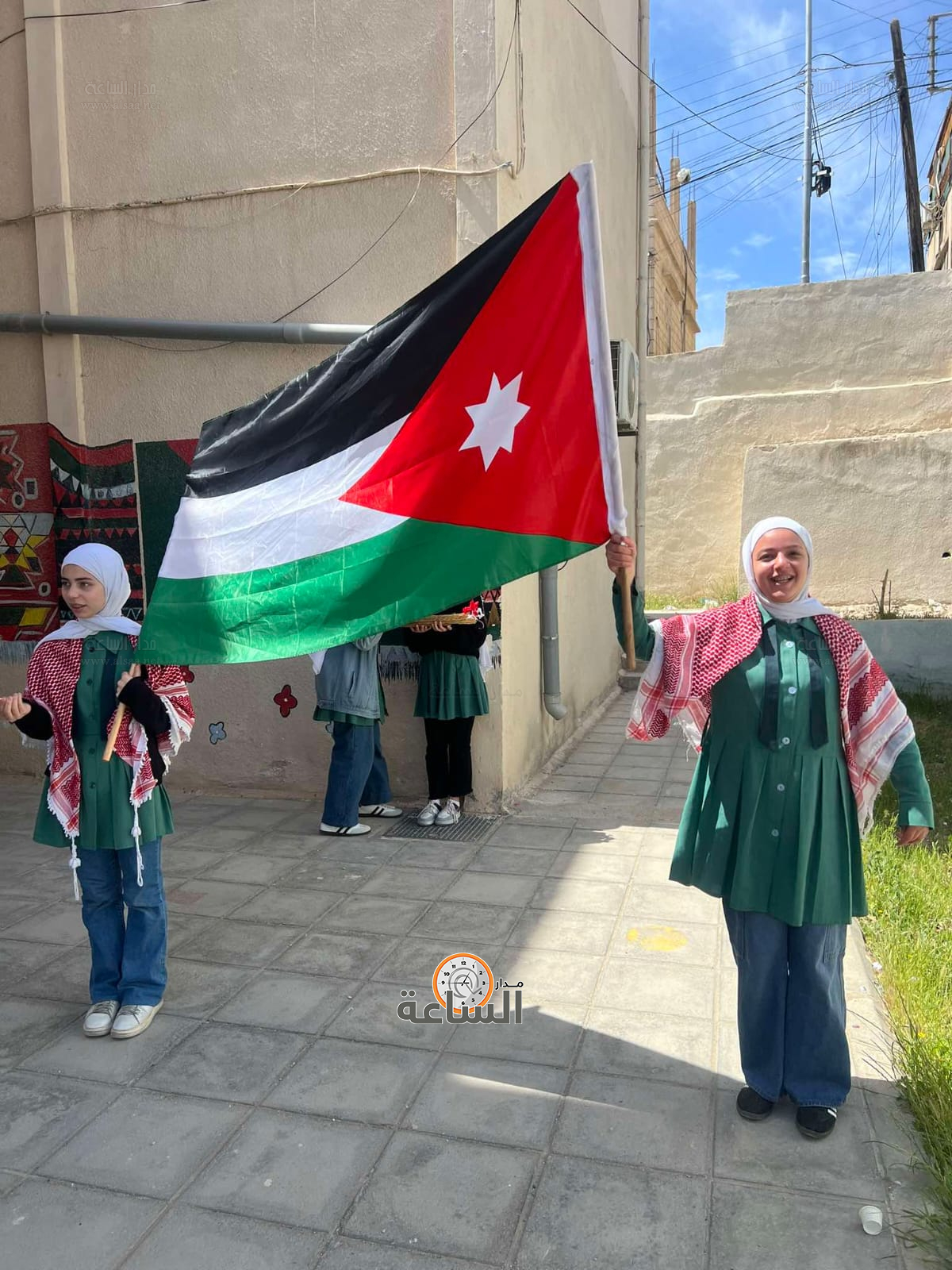 Madar Al-Saa Images 0.4839308009156088