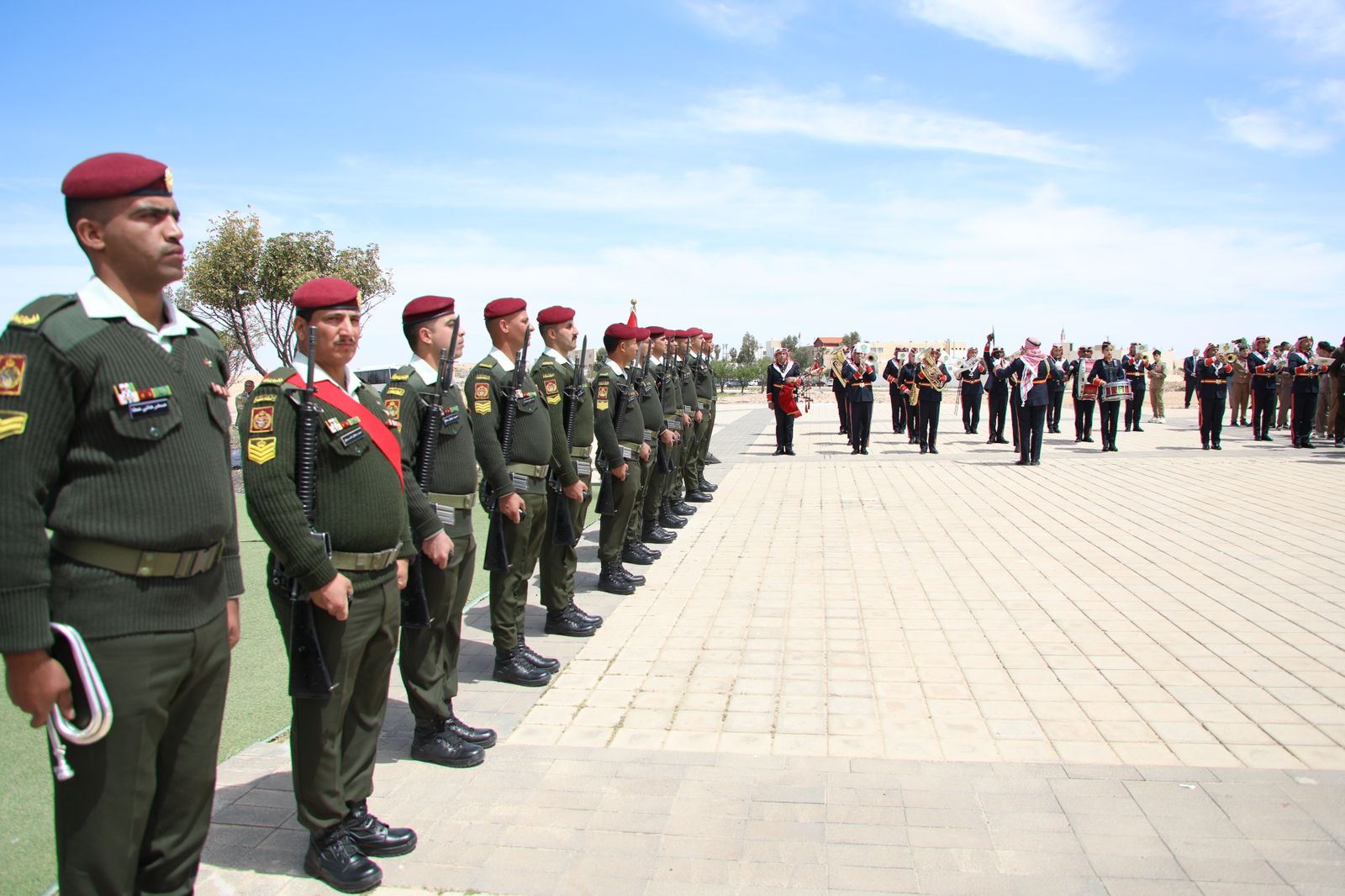 Madar Al-Saa Images 0.39171878612119115