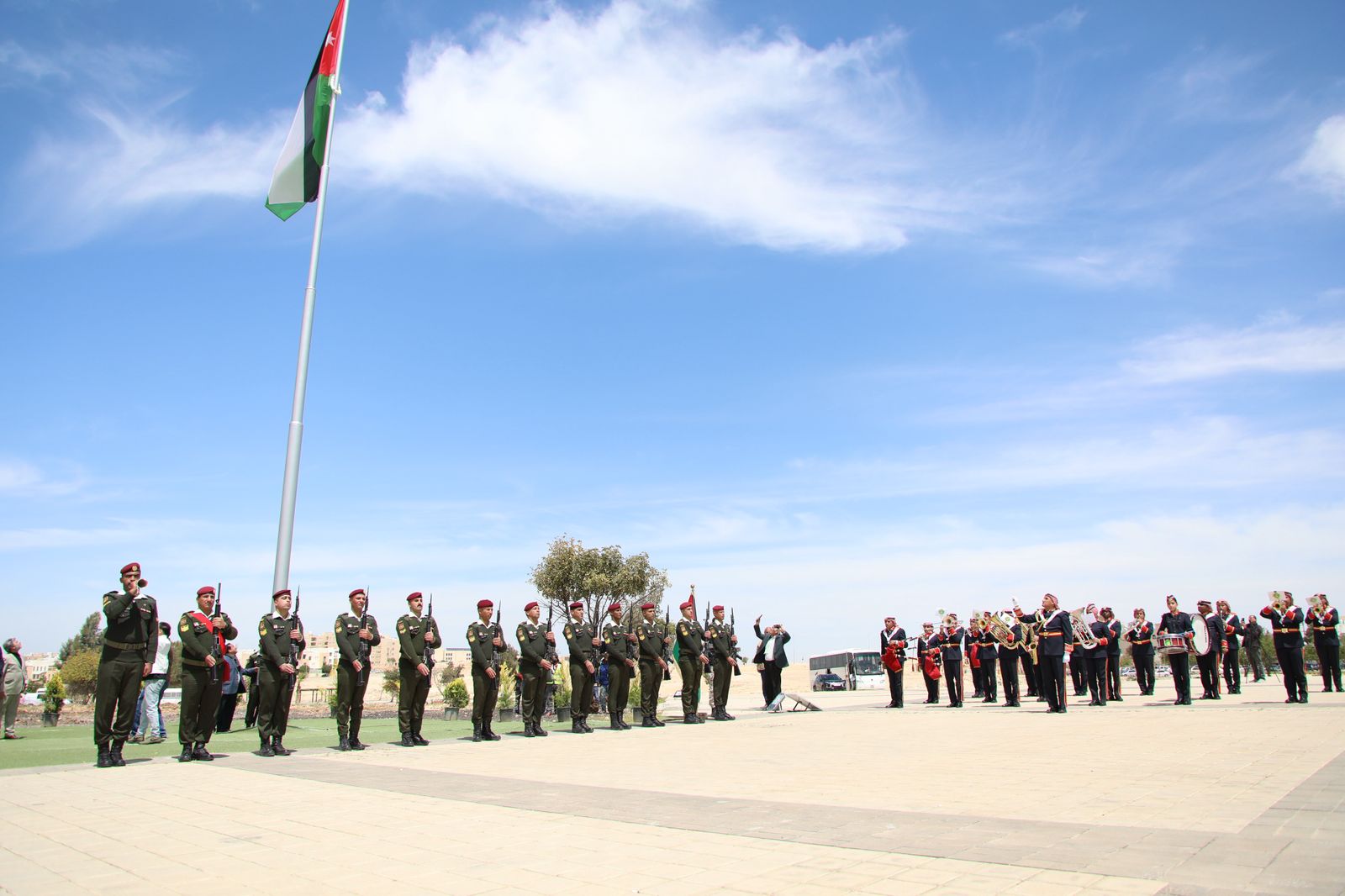 Madar Al-Saa Images 0.9664443370706012