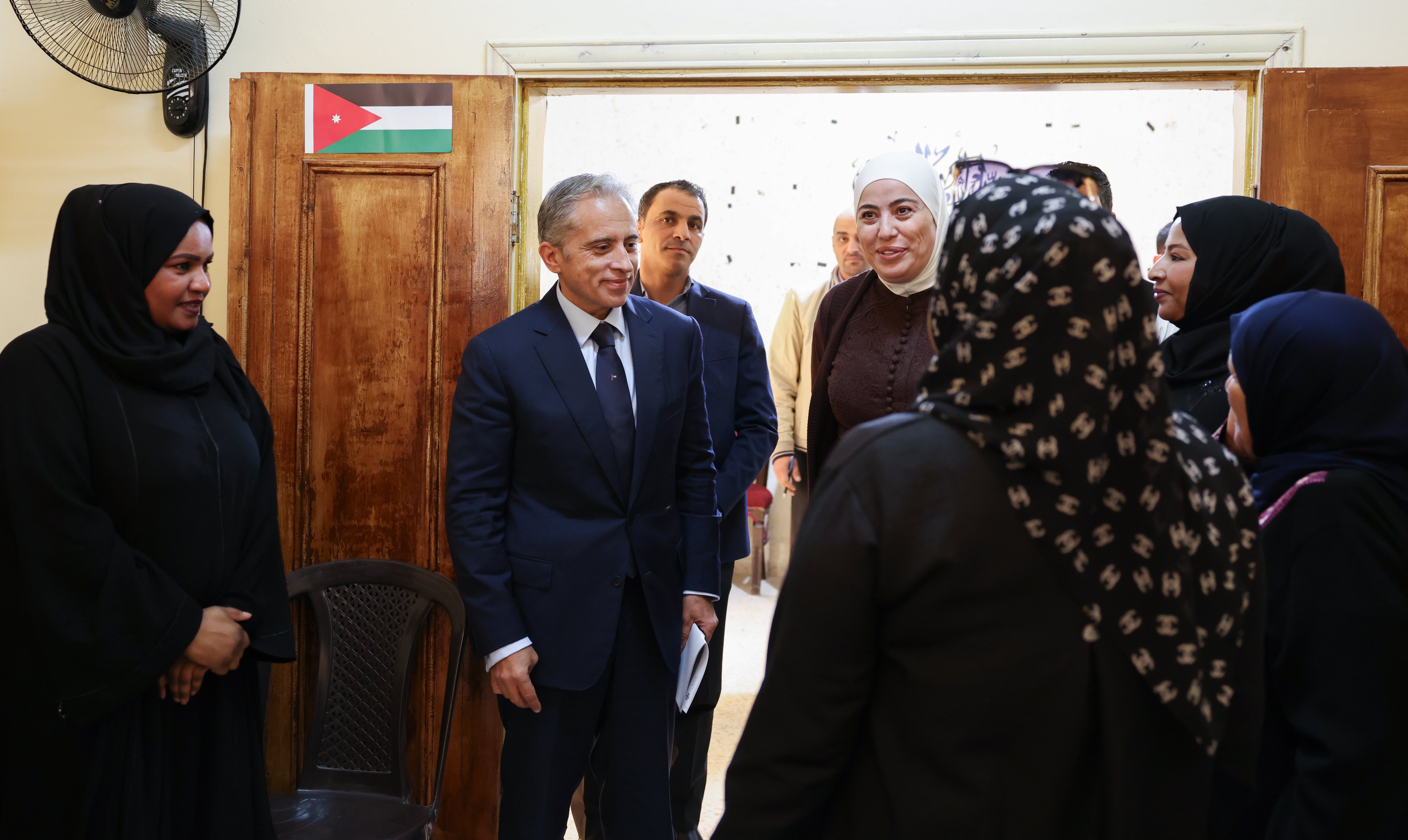 Madar Al-Saa Images 0.00869328727257157