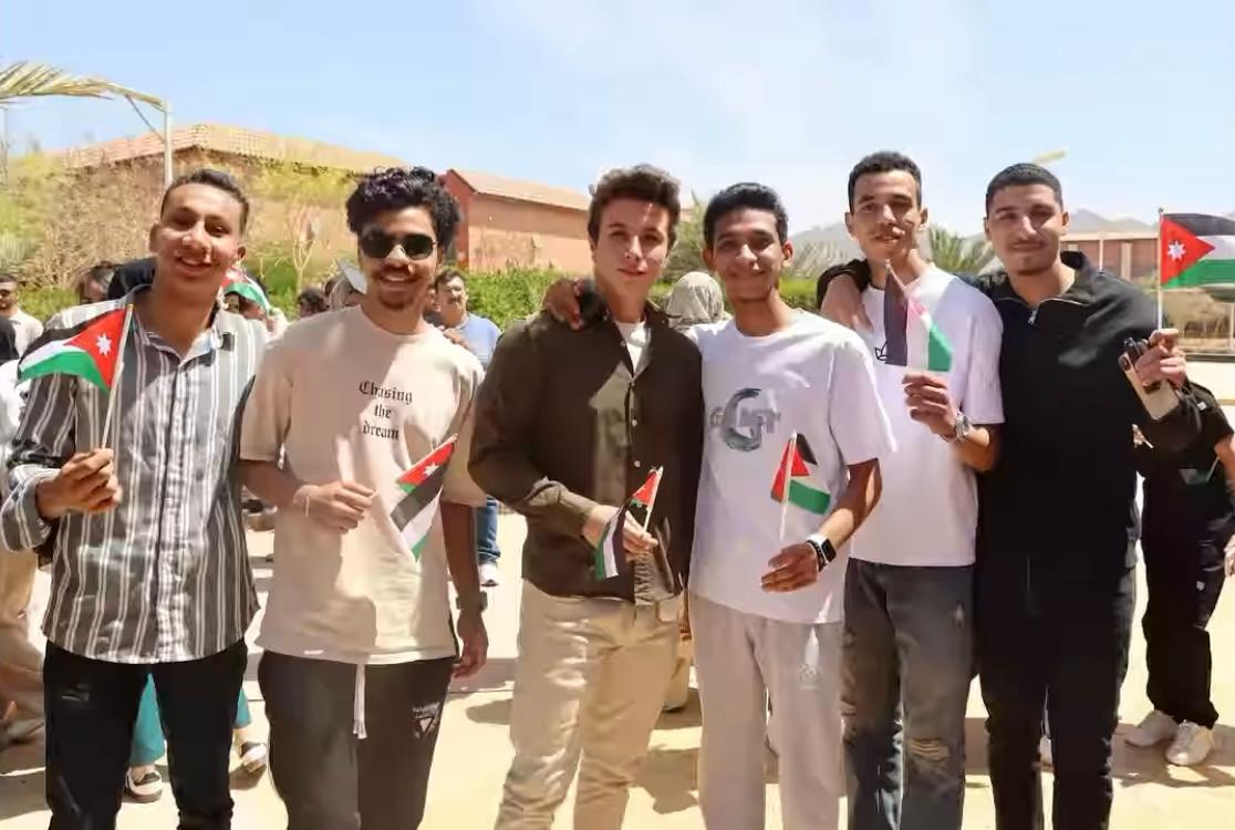 Madar Al-Saa Images 0.11520534658264747