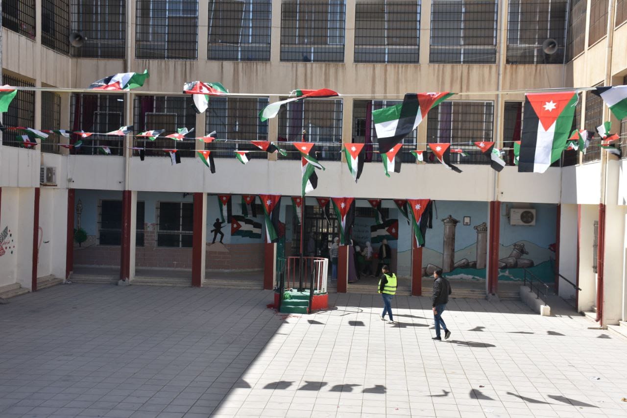 Madar Al-Saa Images 0.0750870739274625