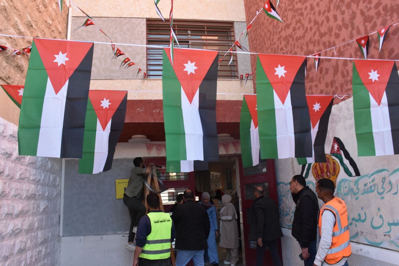 Madar Al-Saa Images 0.4893139439106974