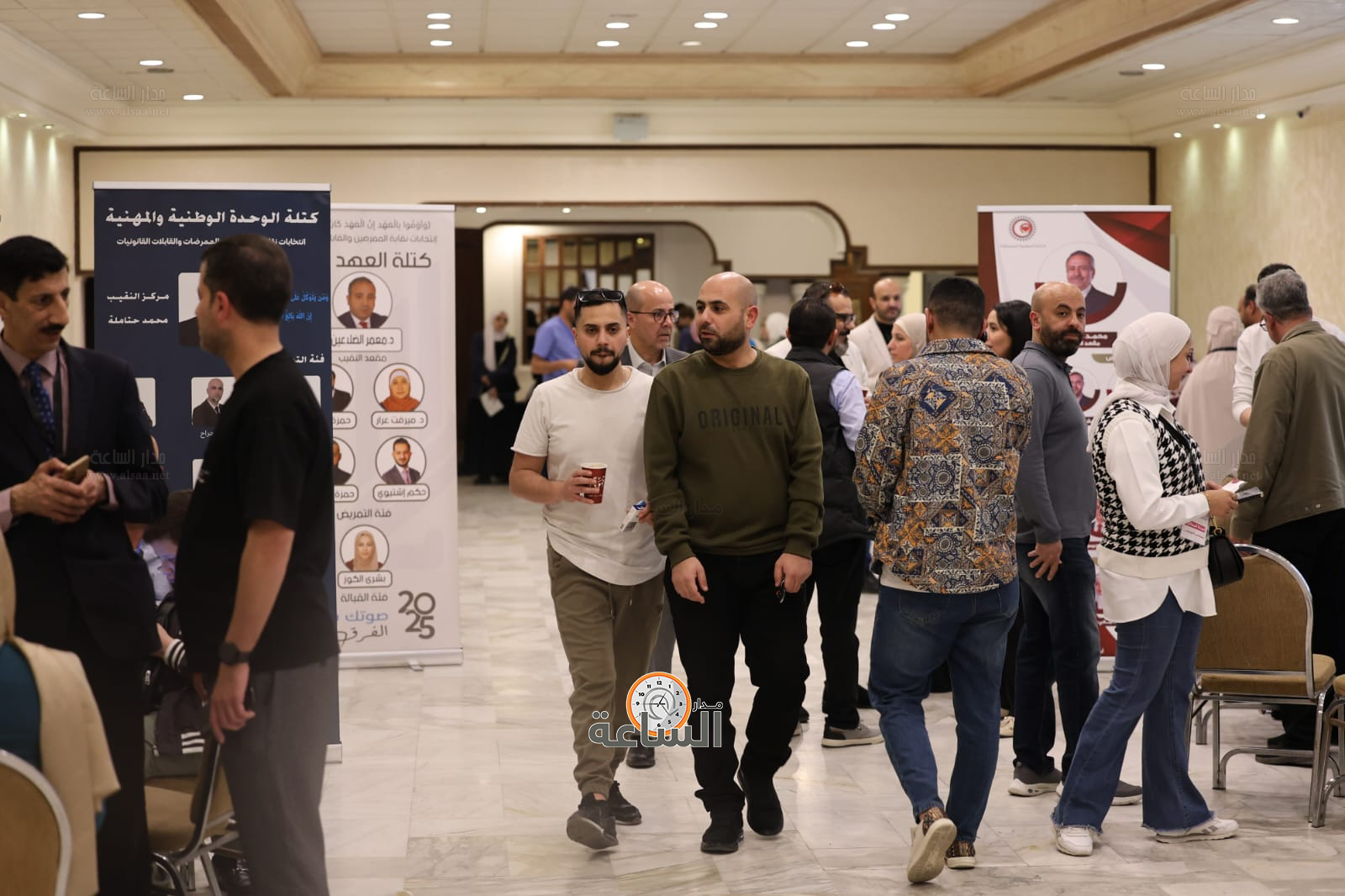 Madar Al-Saa Images 0.4448043940085169