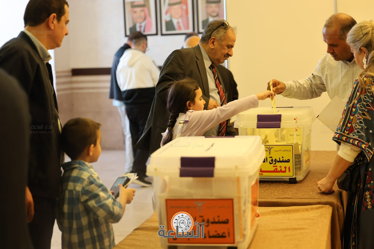 Madar Al-Saa Images 0.04863802318467092