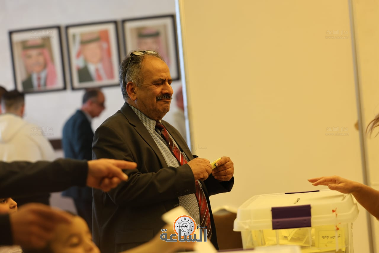 Madar Al-Saa Images 0.4427692757736058