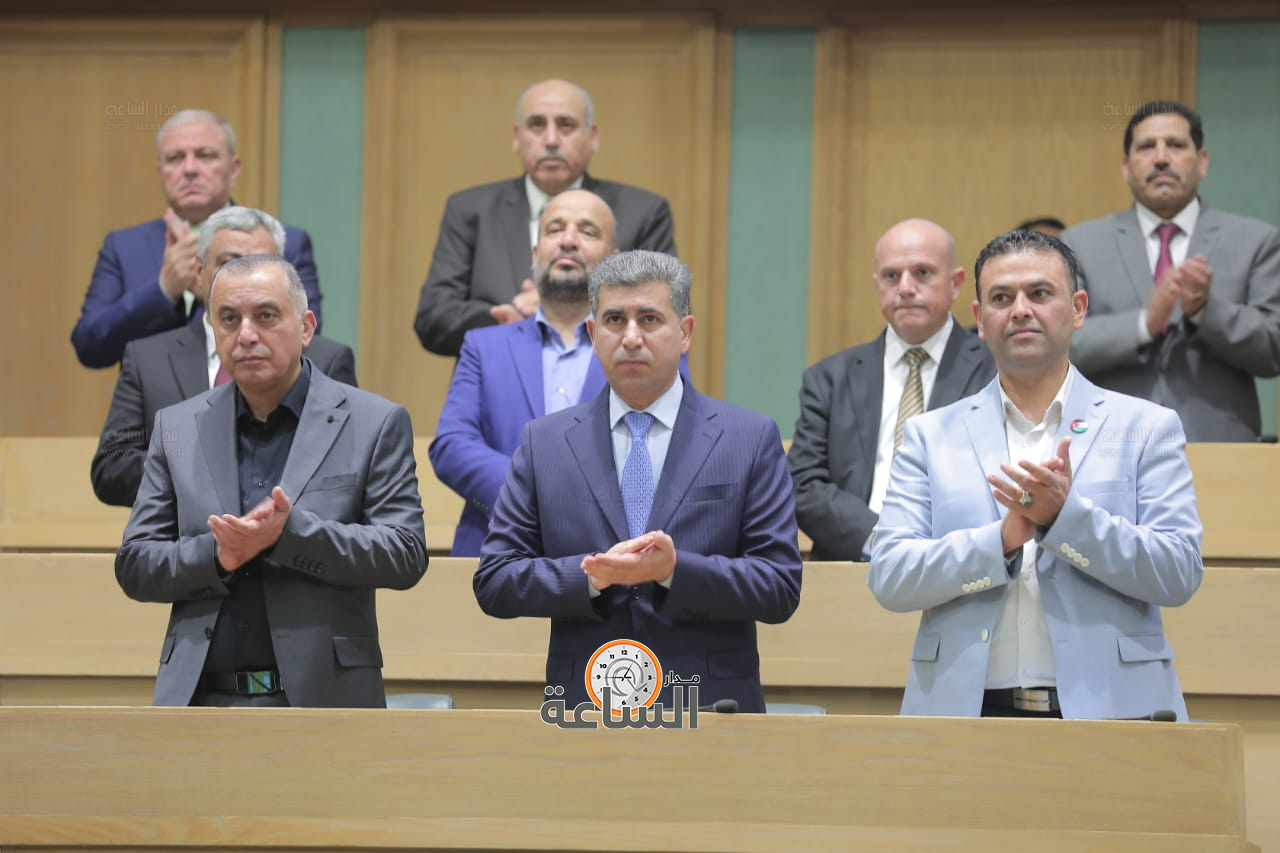 Madar Al-Saa Images 0.6551403885553571