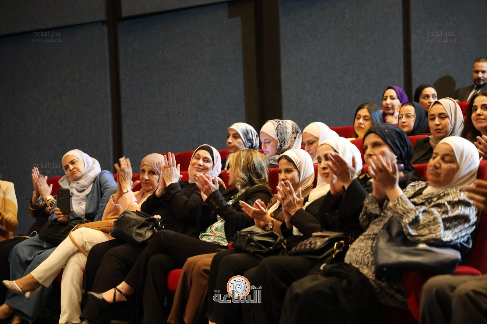 Madar Al-Saa Images 0.8719714034477001