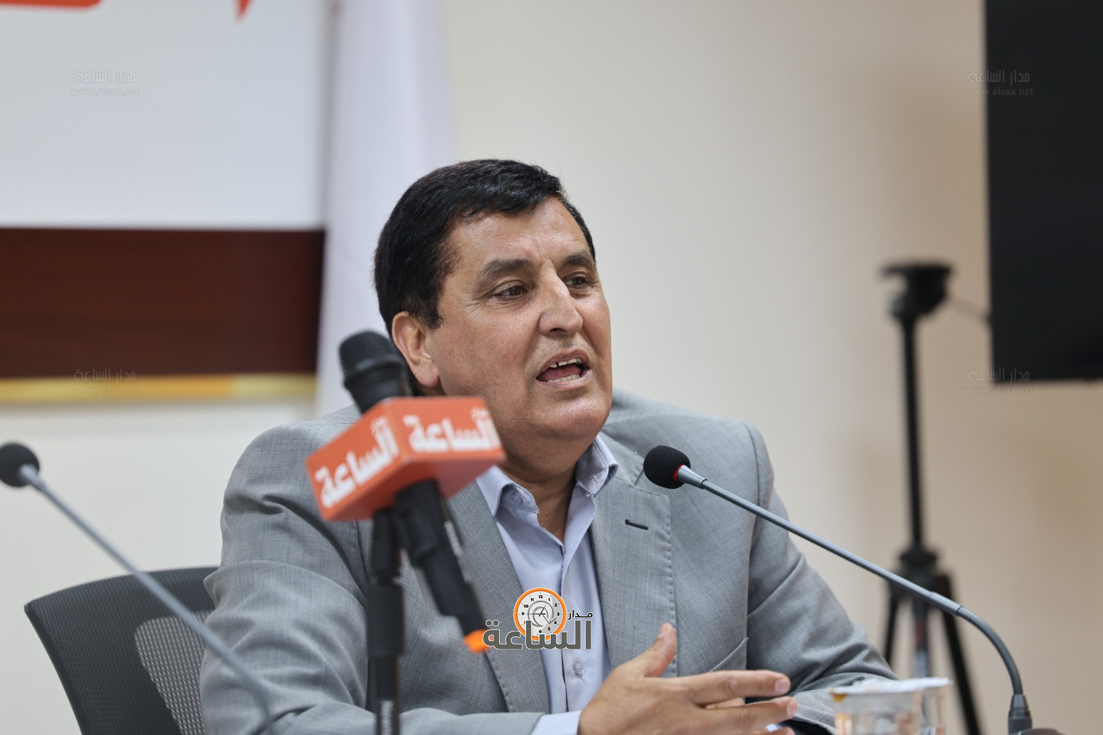 Madar Al-Saa Images 0.8544285810248794