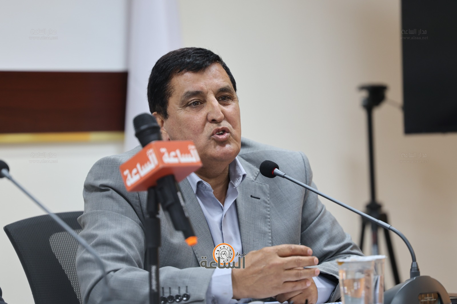 Madar Al-Saa Images 0.7876717358431794