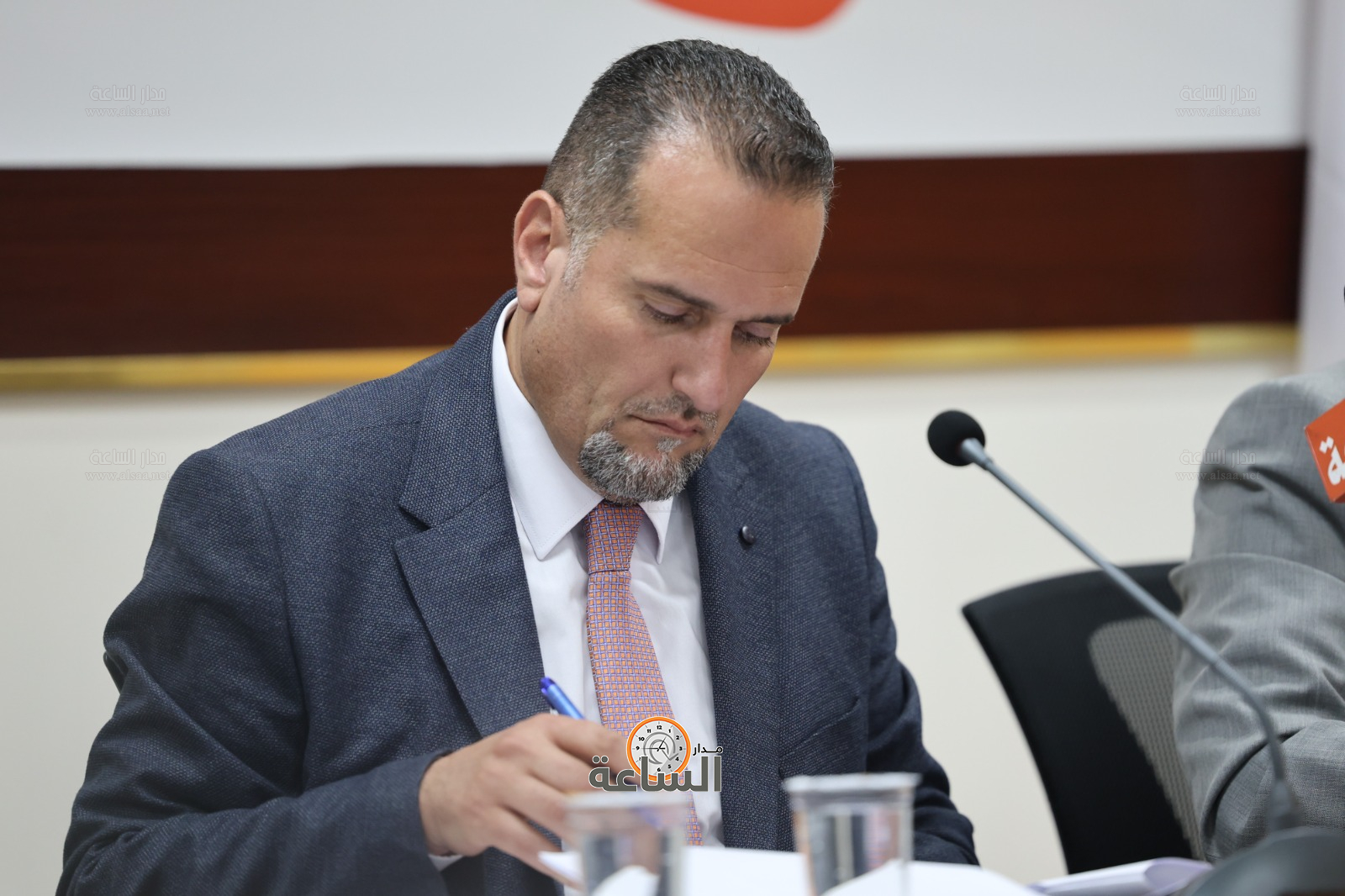 Madar Al-Saa Images 0.44939760867555