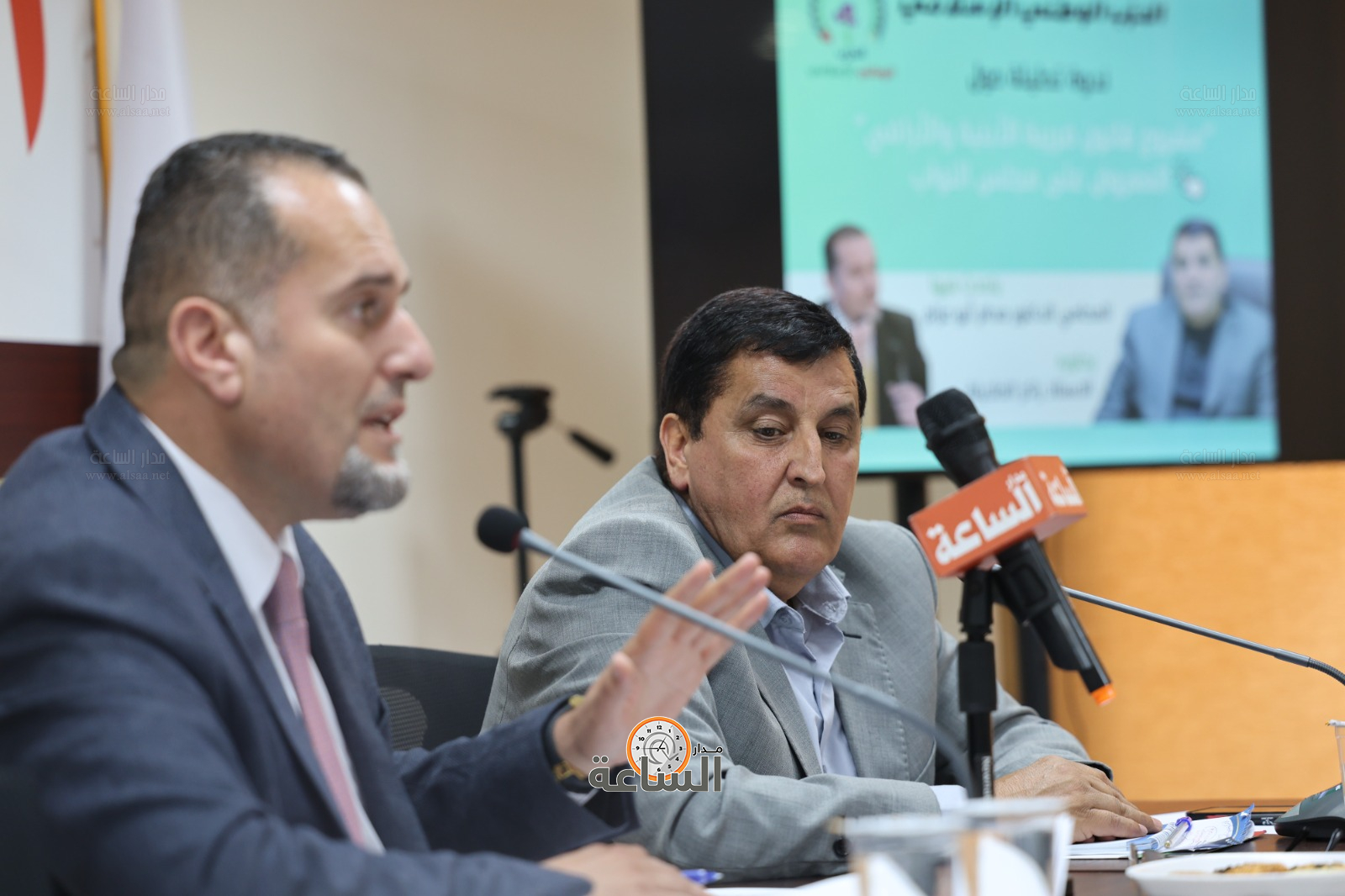 Madar Al-Saa Images 0.48395323325670814