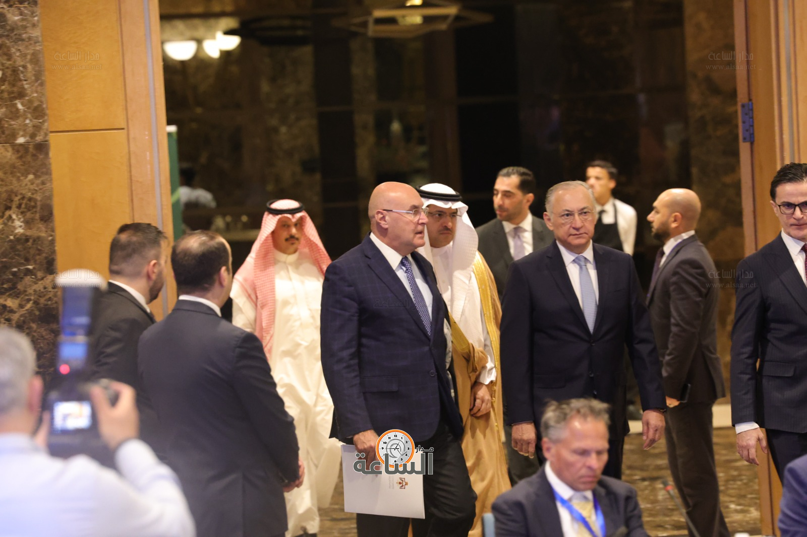 Madar Al-Saa Images 0.7851506094291026