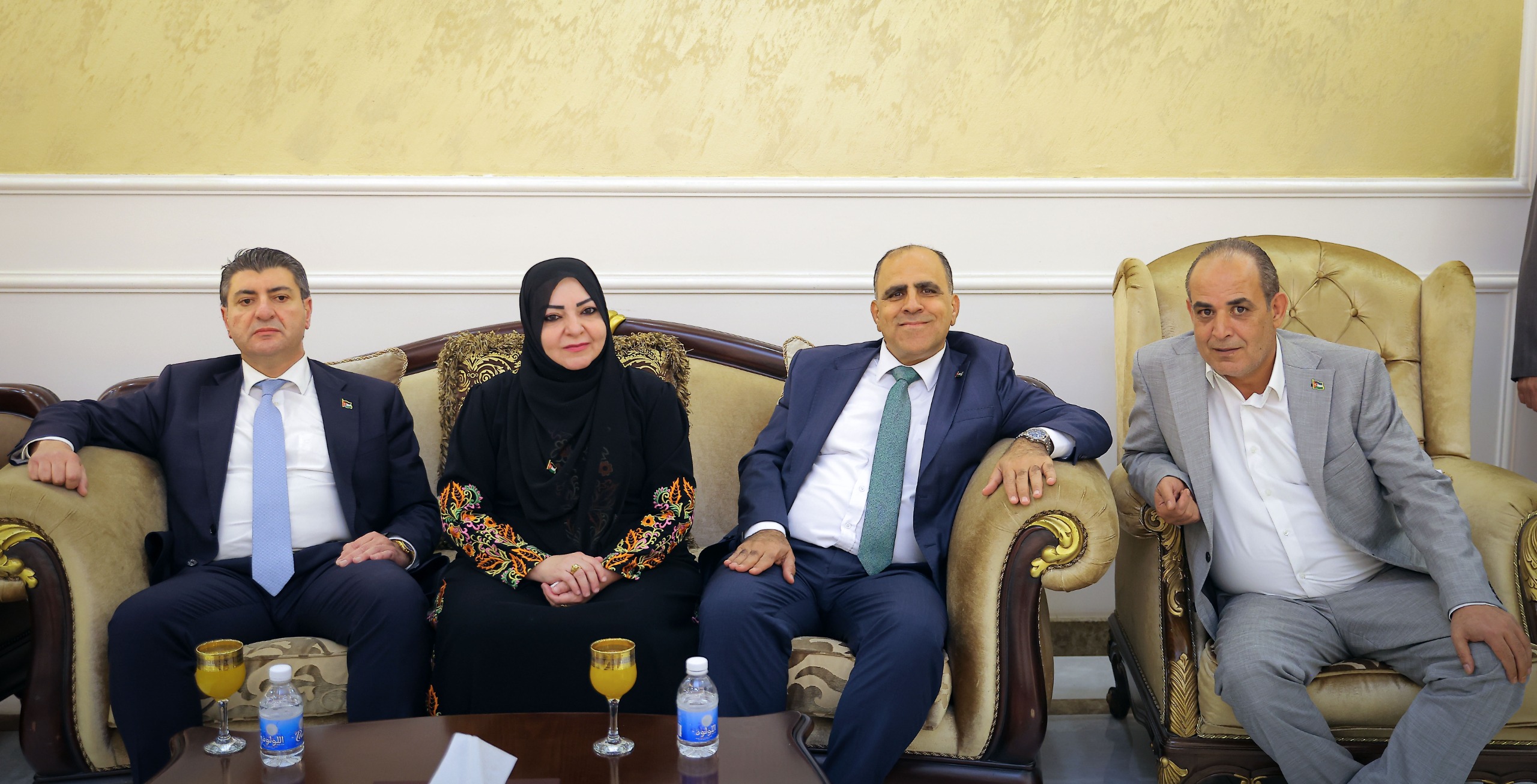 Madar Al-Saa Images 0.5814408880752155