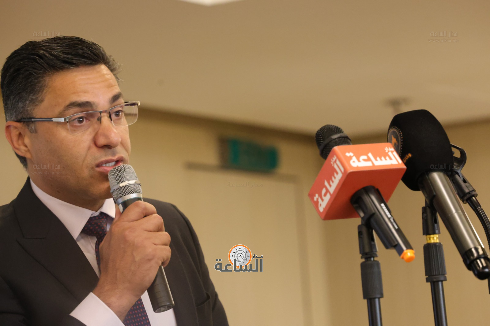 Madar Al-Saa Images 0.5612750997930354