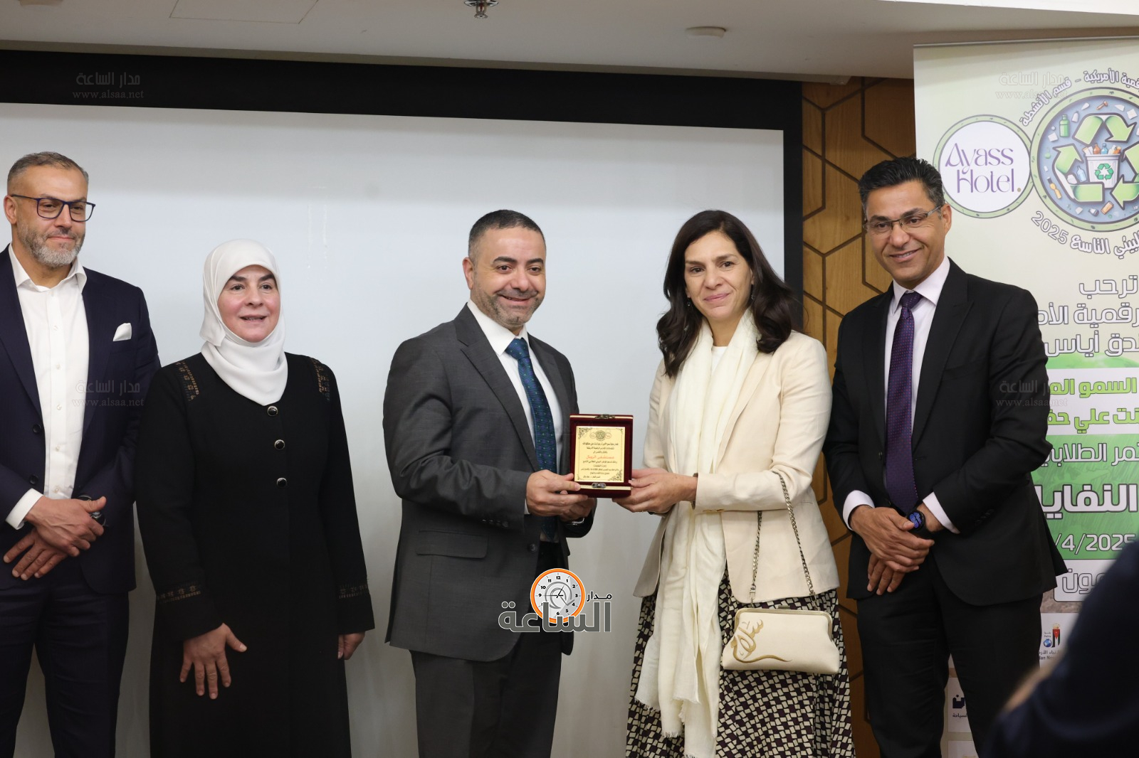 Madar Al-Saa Images 0.9768035211318807