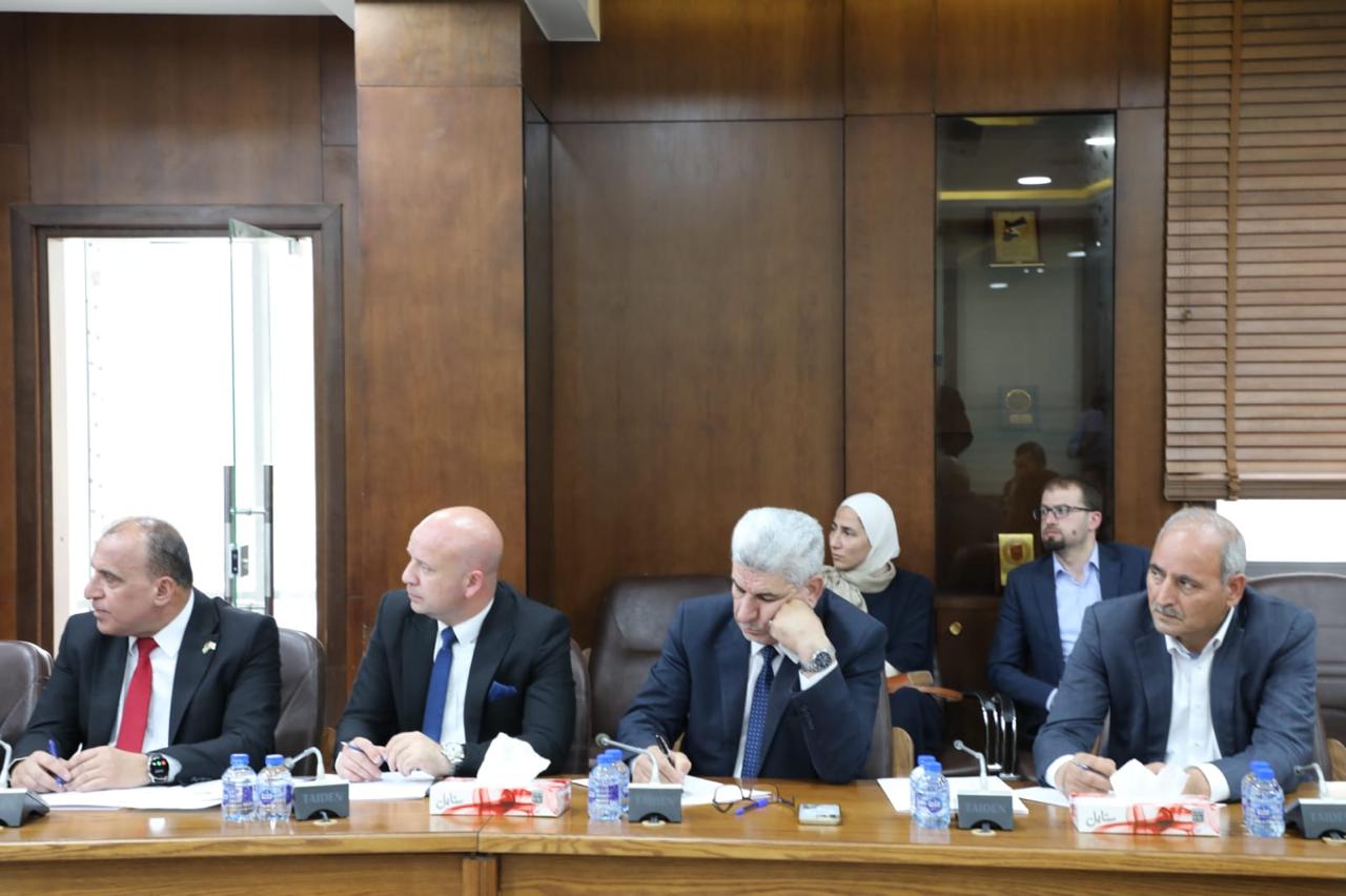 Madar Al-Saa Images 0.843393889214228