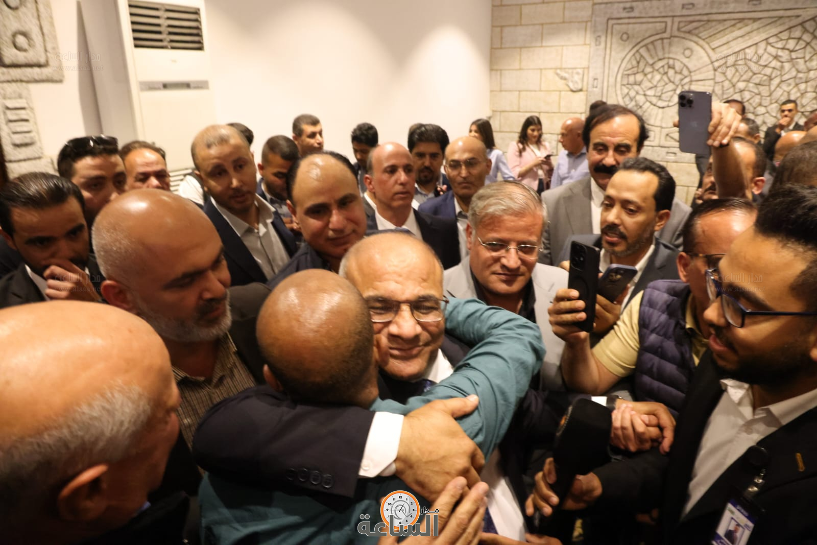 Madar Al-Saa Images 0.44060283070952144