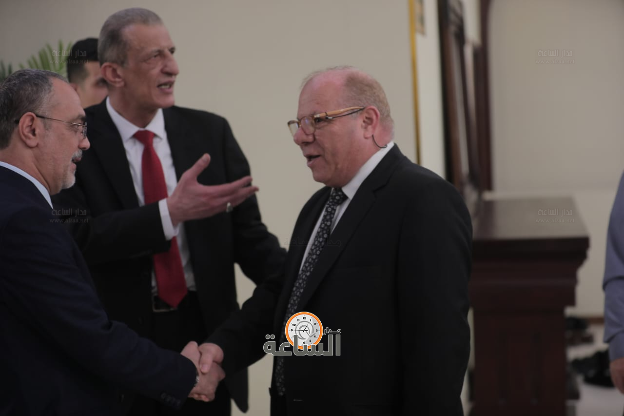 Madar Al-Saa Images 0.8411743021960173