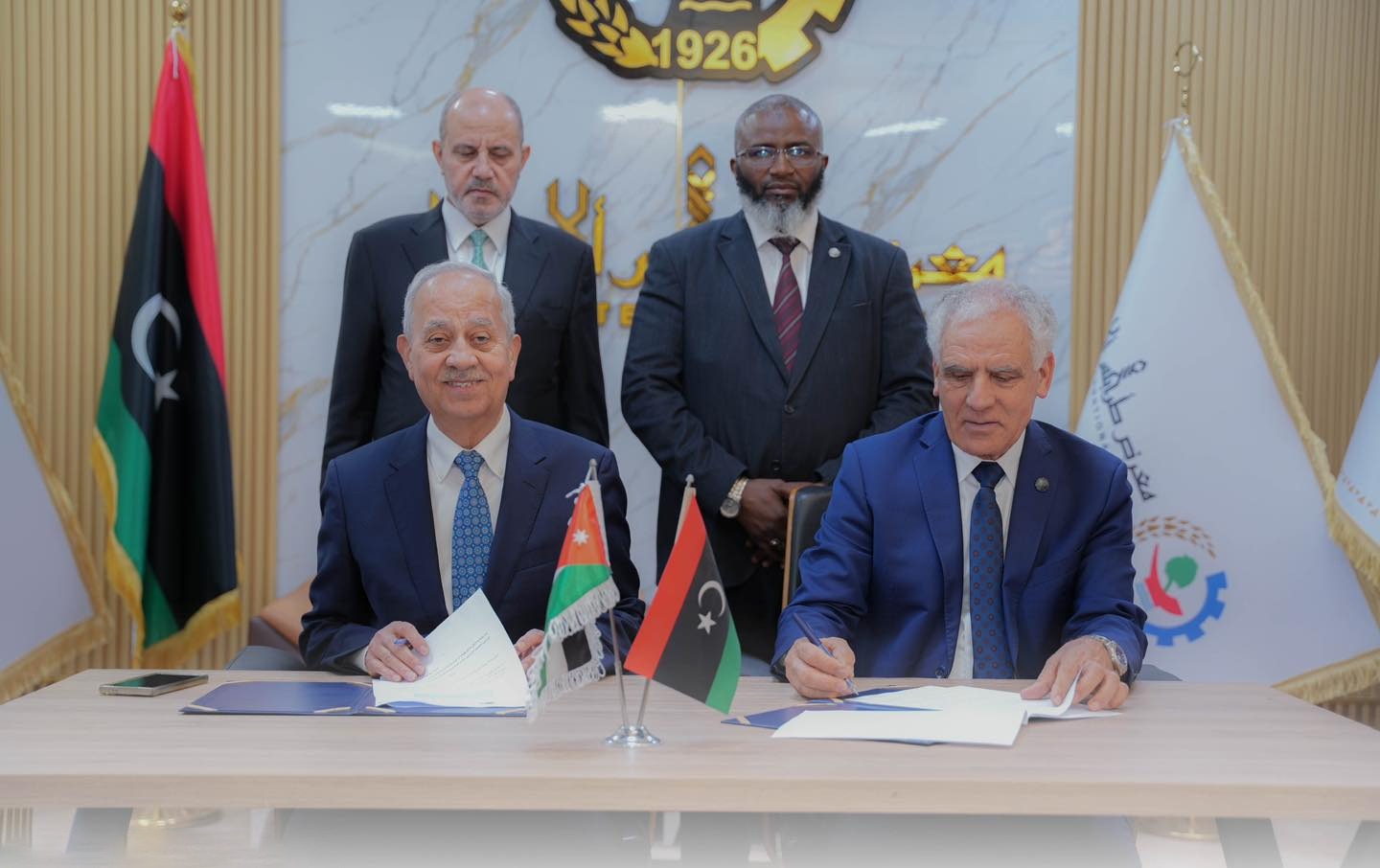 Madar Al-Saa Images 0.18492099436722187