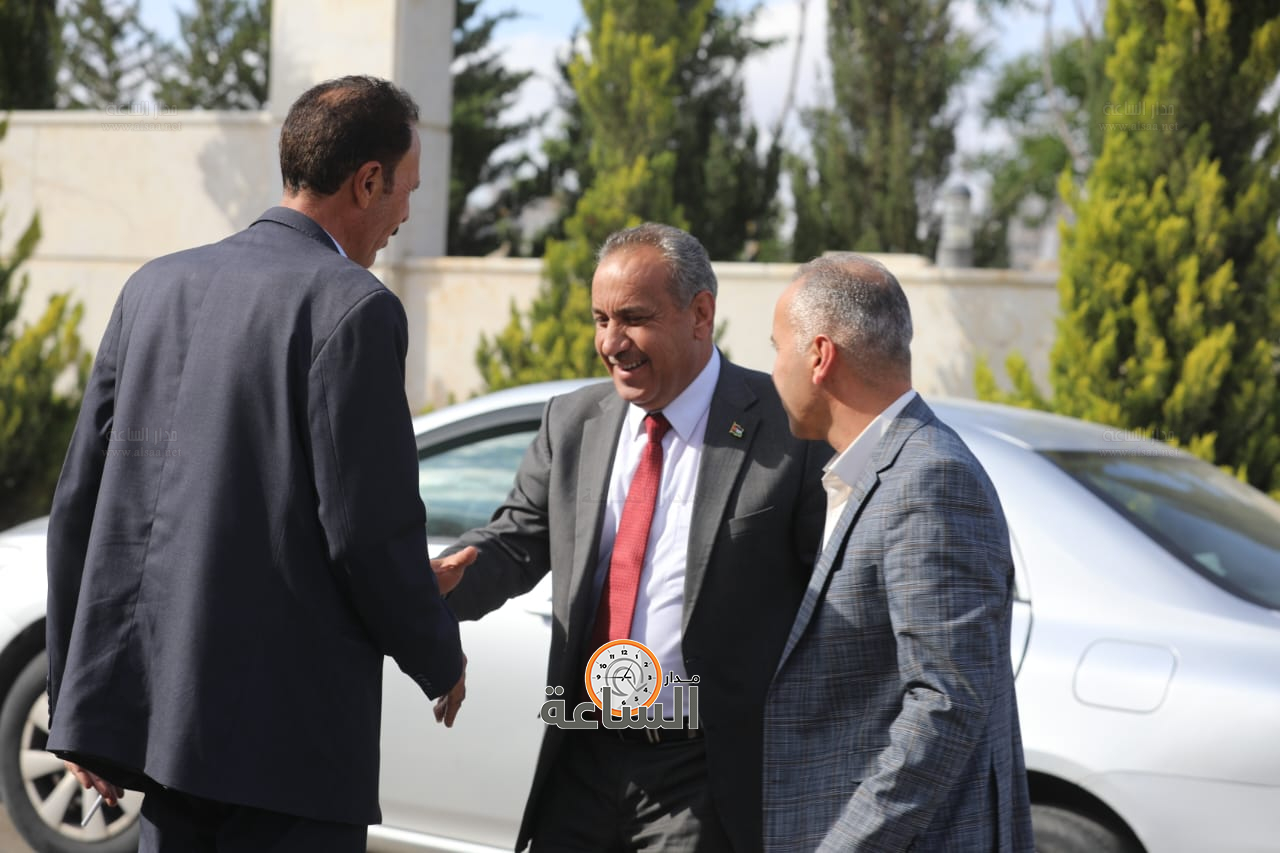 Madar Al-Saa Images 0.17767744357054815