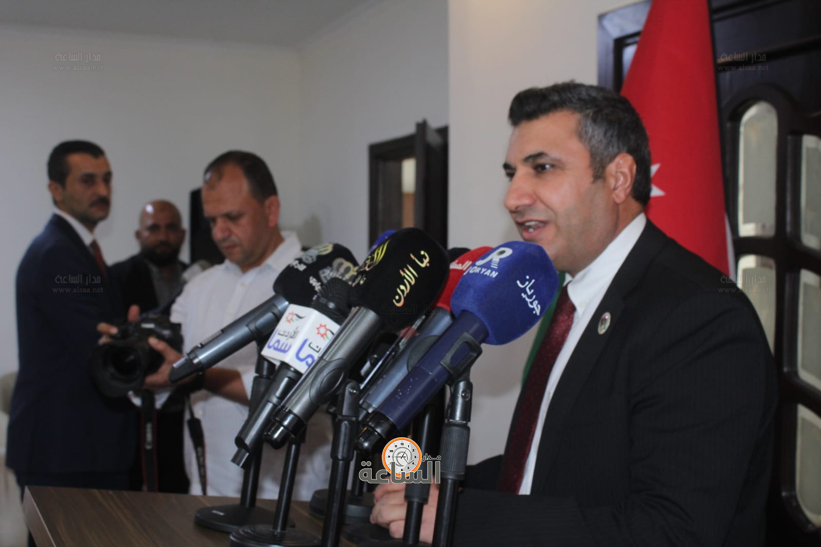 Madar Al-Saa Images 0.25511388070048446