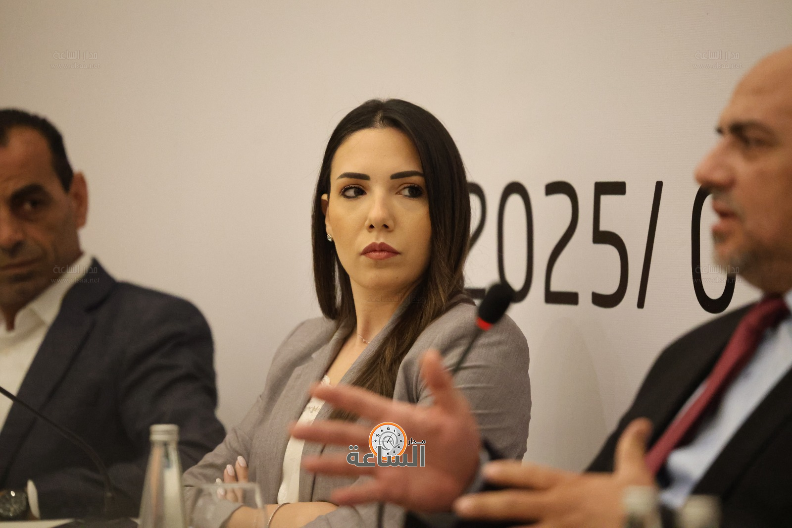 Madar Al-Saa Images 0.032752755395139