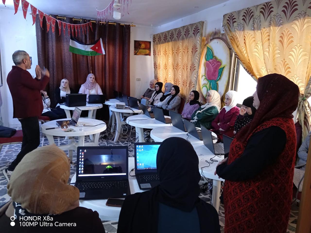 Madar Al-Saa Images 0.07629198346343802