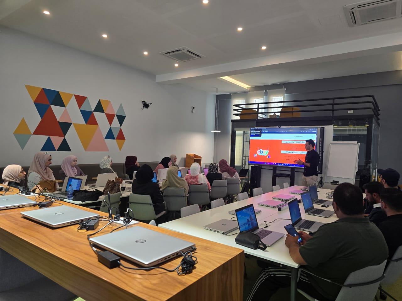 Madar Al-Saa Images 0.8356950366802777