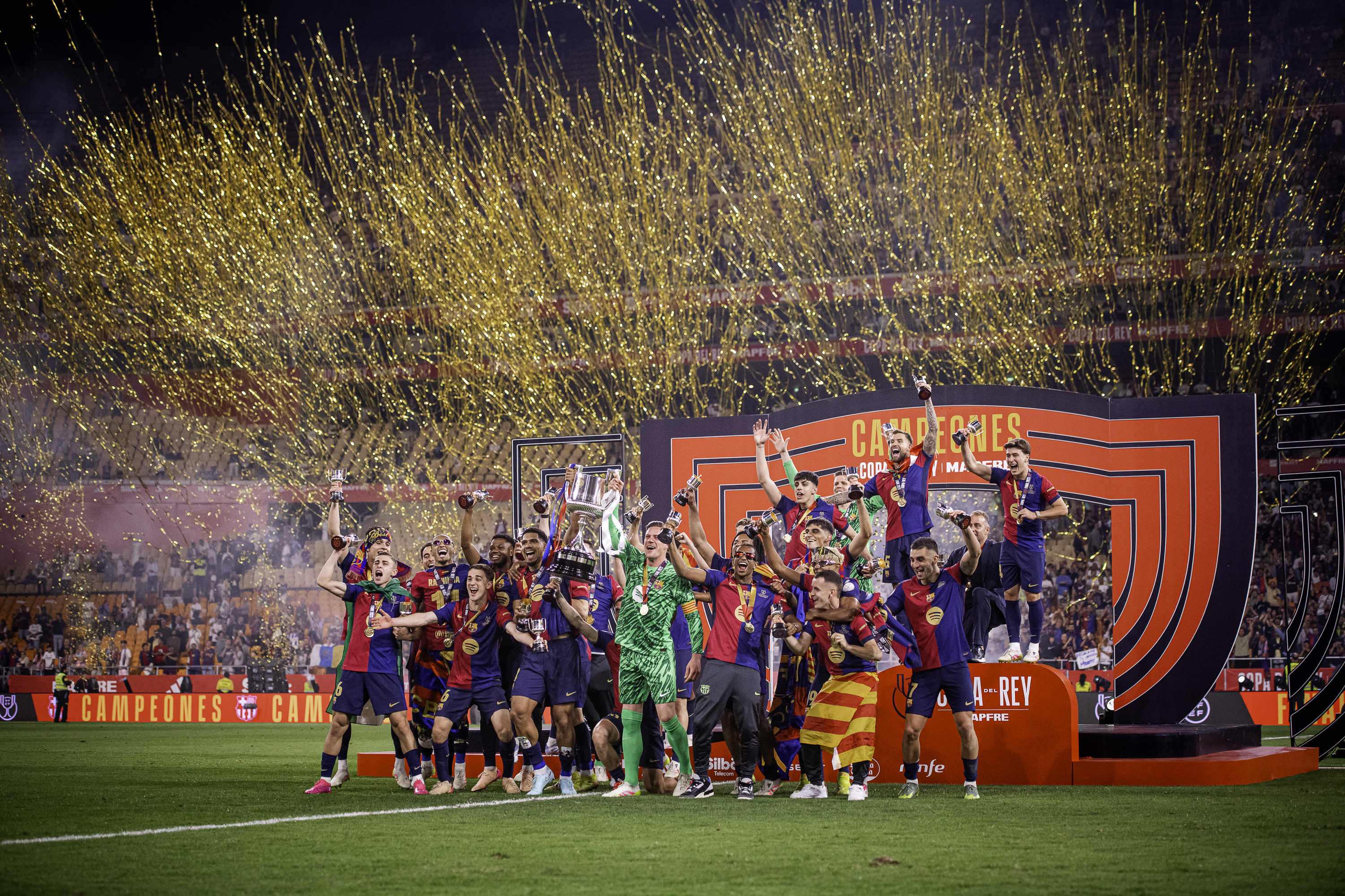 Madar Al-Saa Images 0.8727728511635464