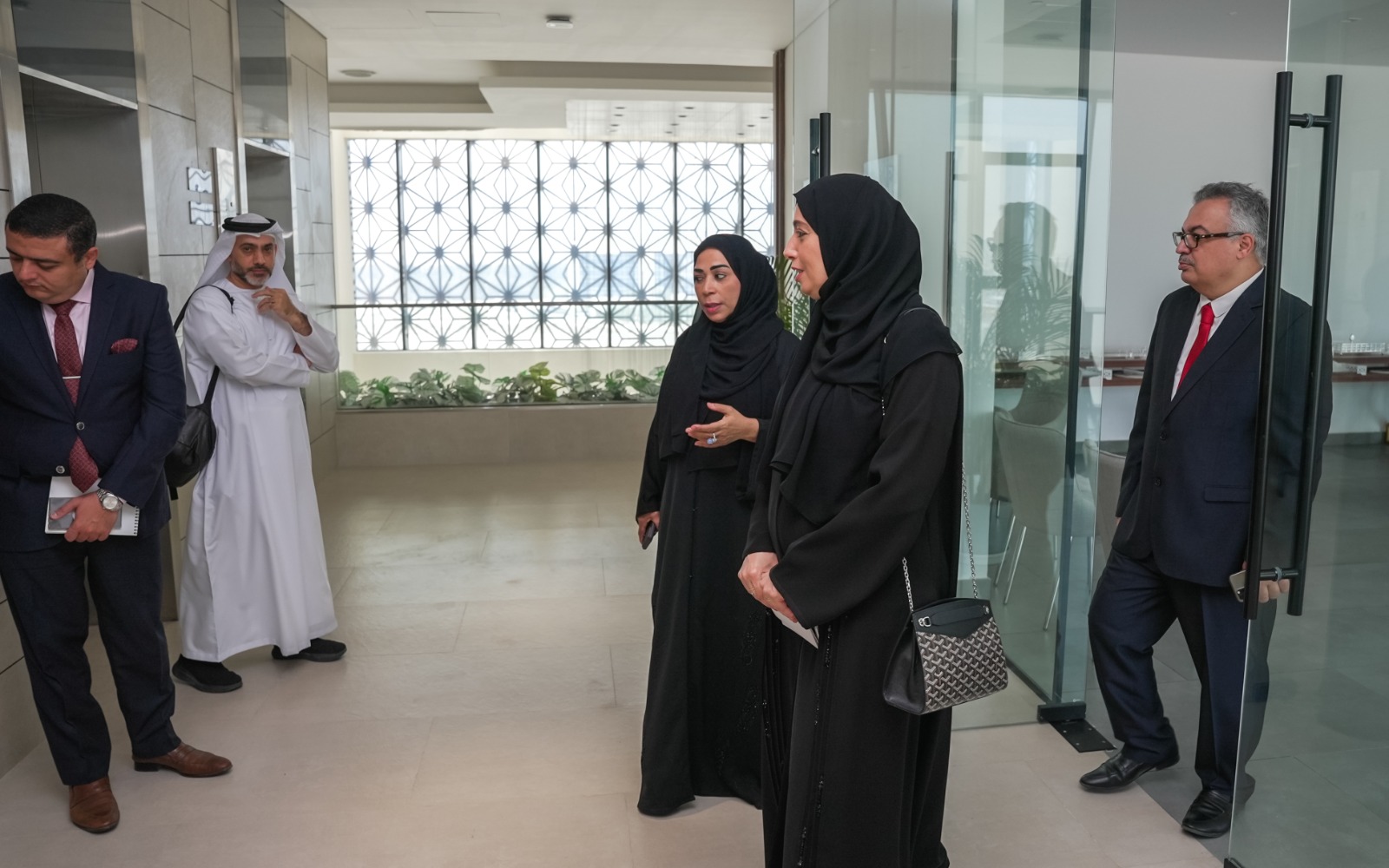 Madar Al-Saa Images 0.04140338626712459