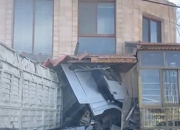 Madar Al-Saa Images 0.5276246105654122