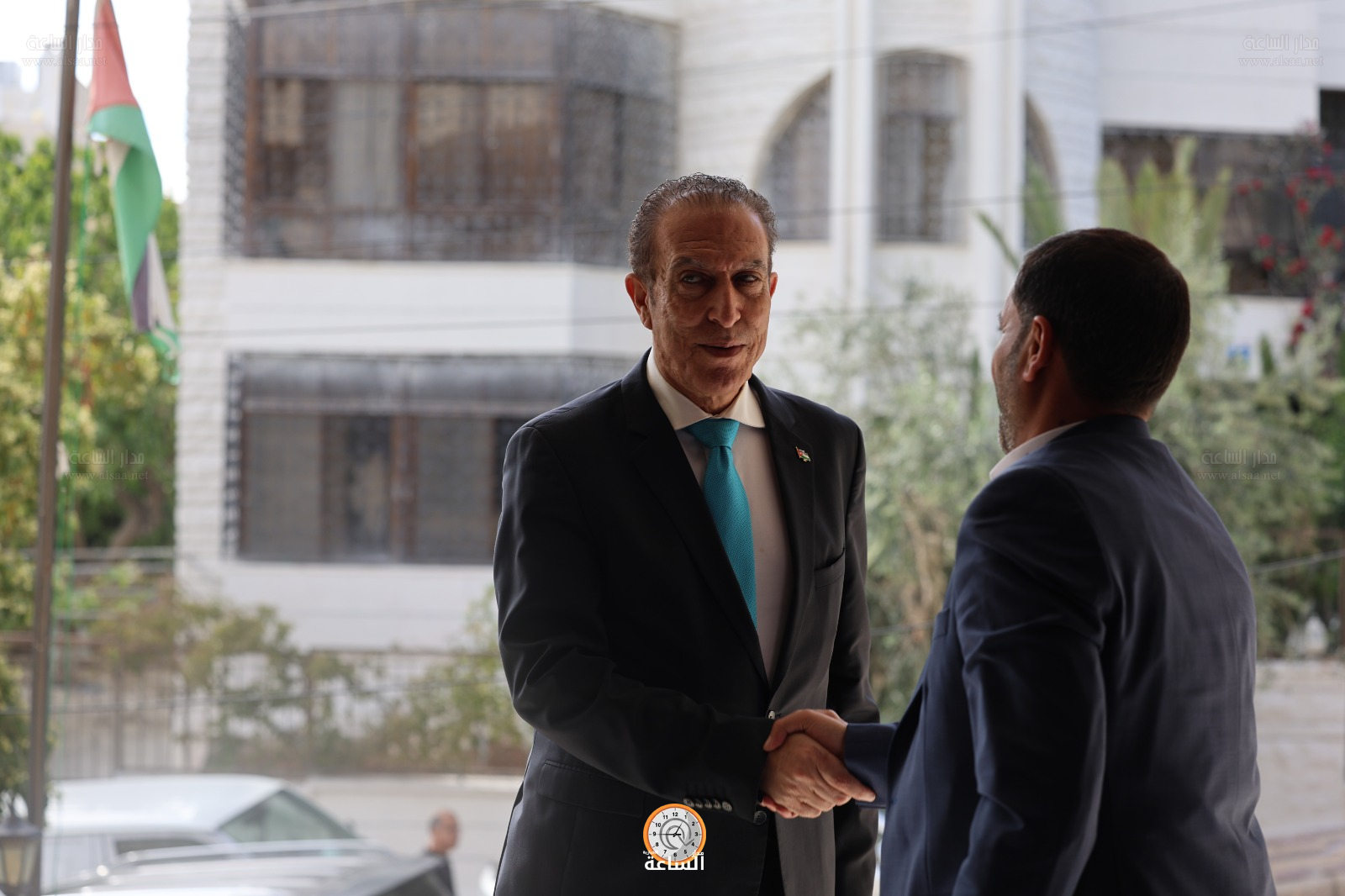 Madar Al-Saa Images 0.8331628069321987