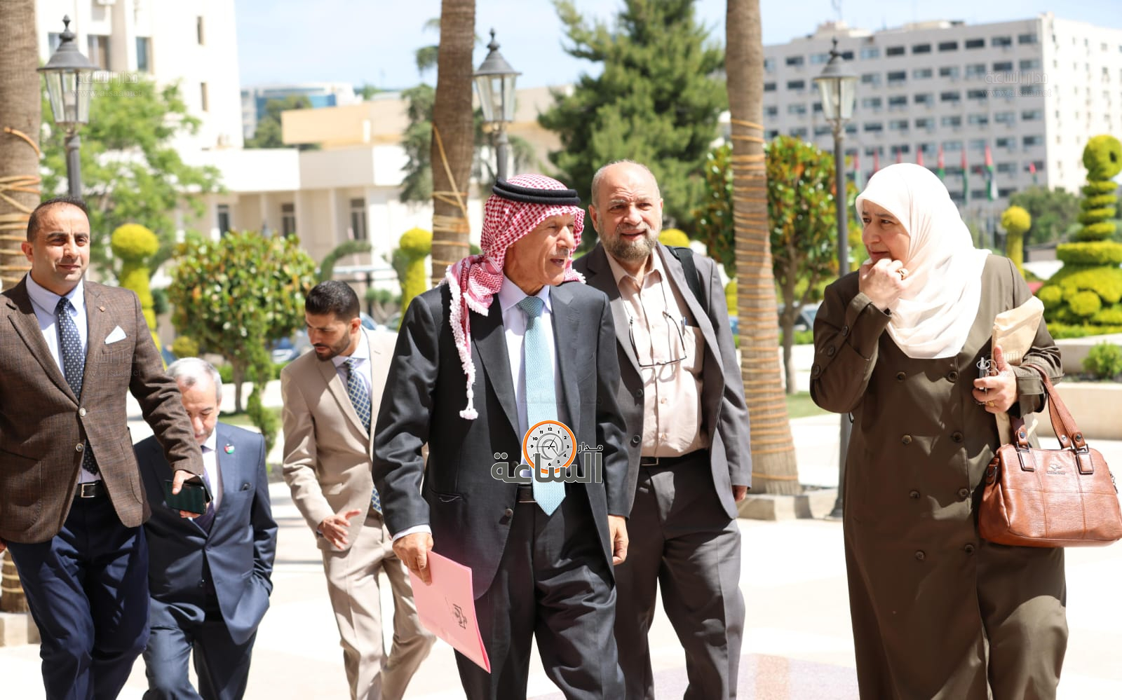 Madar Al-Saa Images 0.9165698242020411