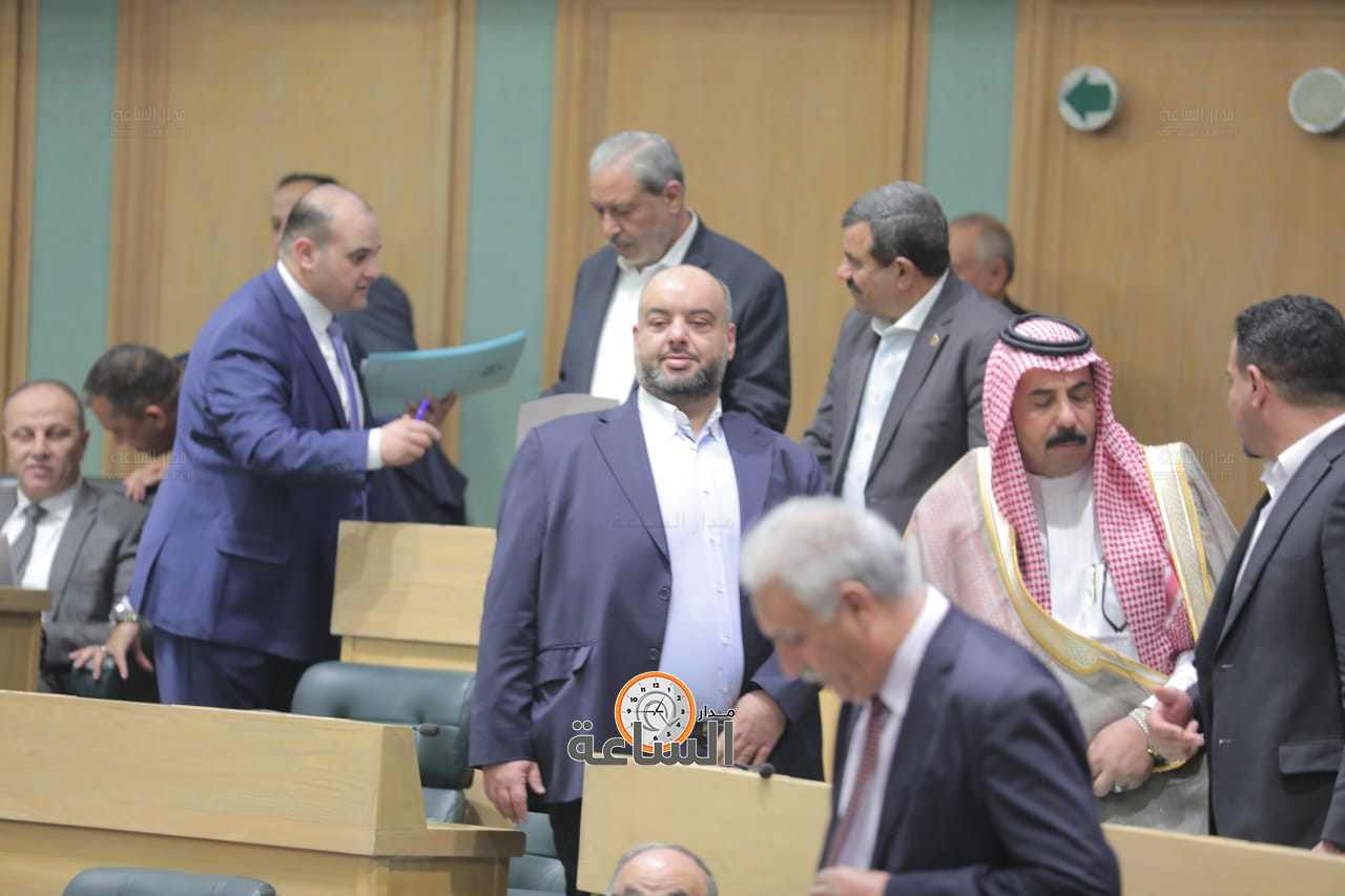 Madar Al-Saa Images 0.8125691464306448