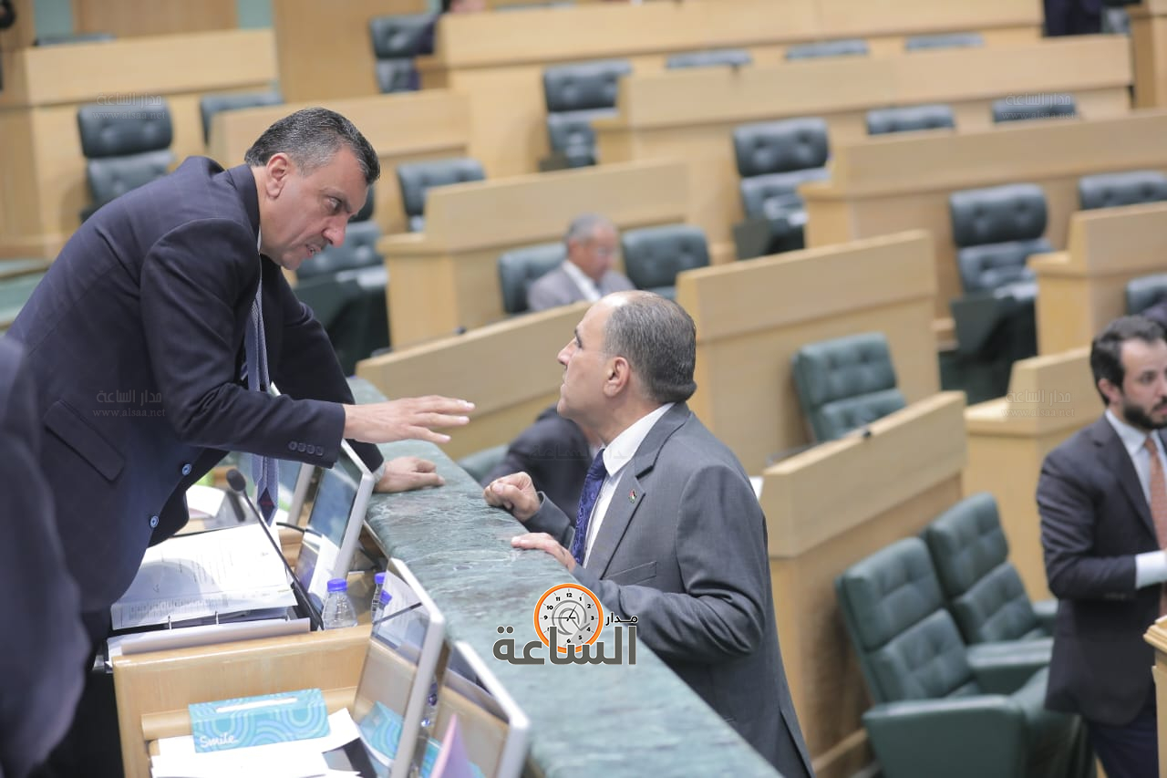 Madar Al-Saa Images 0.43242454323662005