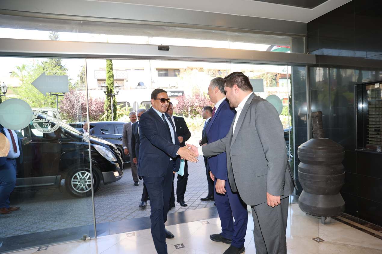 Madar Al-Saa Images 0.6115432074413731