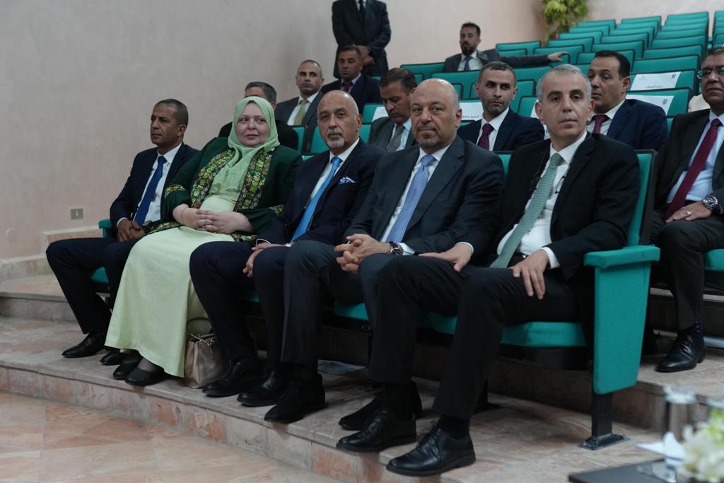 Madar Al-Saa Images 0.1848646503800847