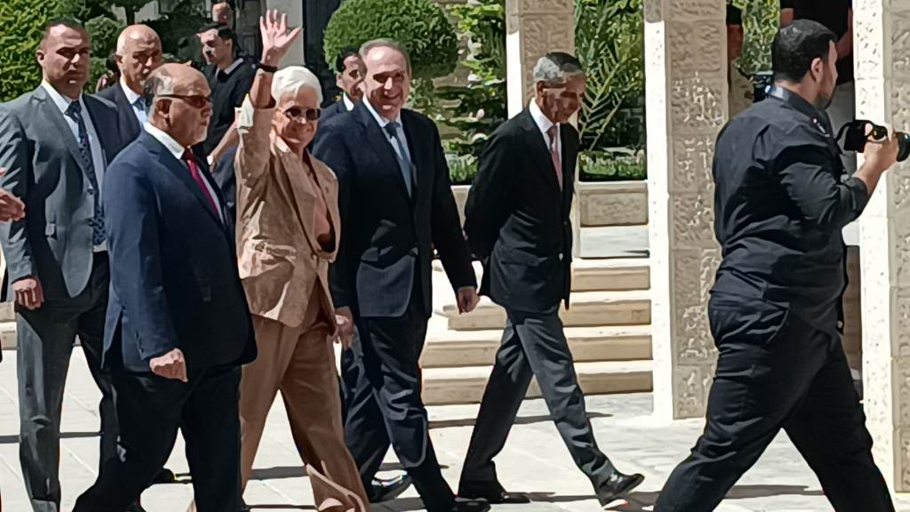 Madar Al-Saa Images 0.8365639396487329