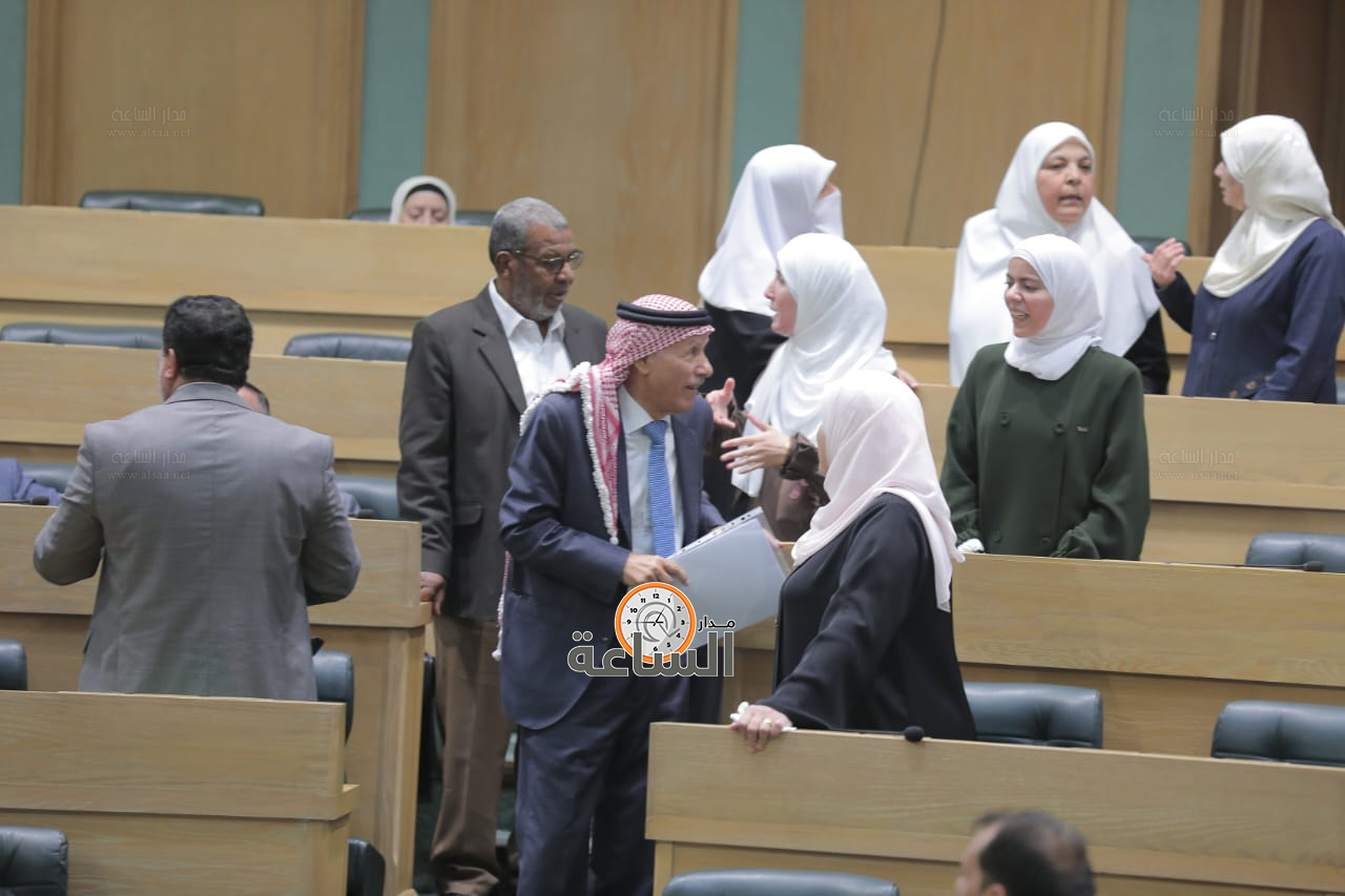 Madar Al-Saa Images 0.6892825405756875