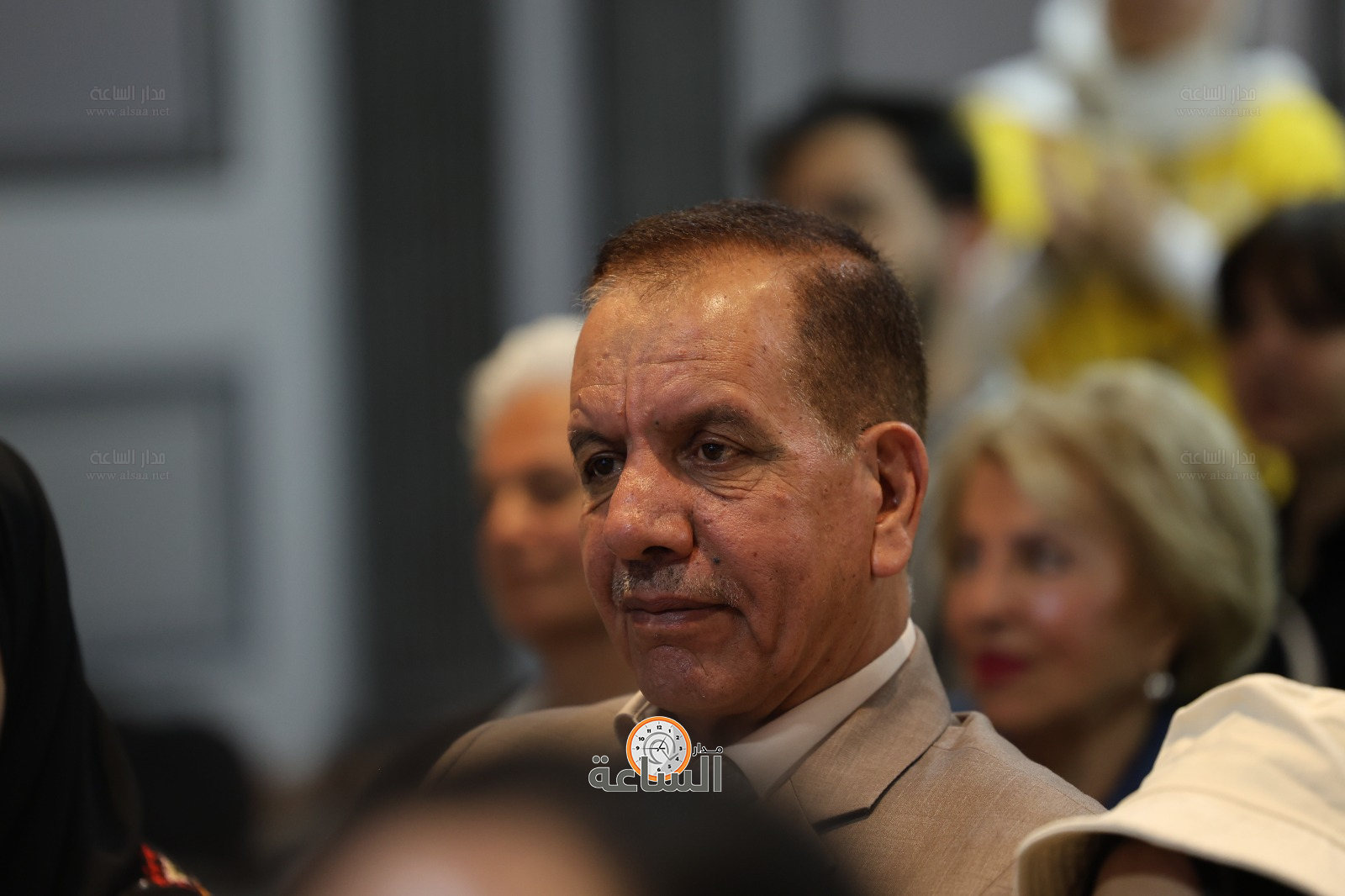 Madar Al-Saa Images 0.9803068574440466