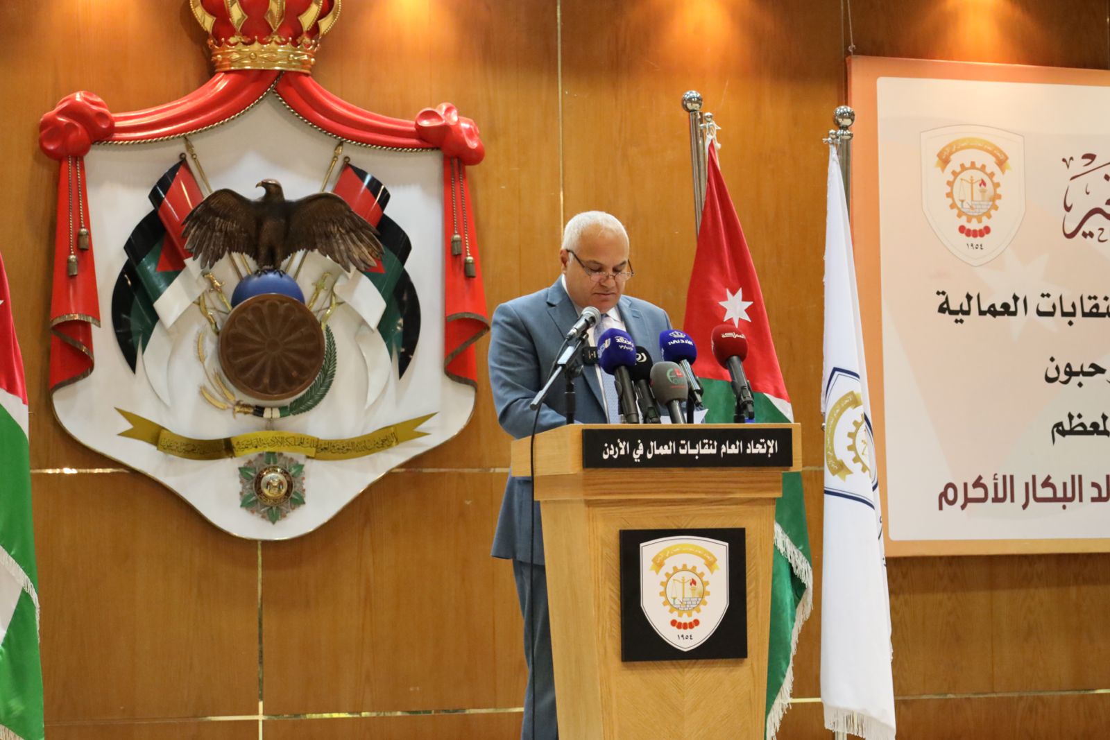 Madar Al-Saa Images 0.03562539636137951