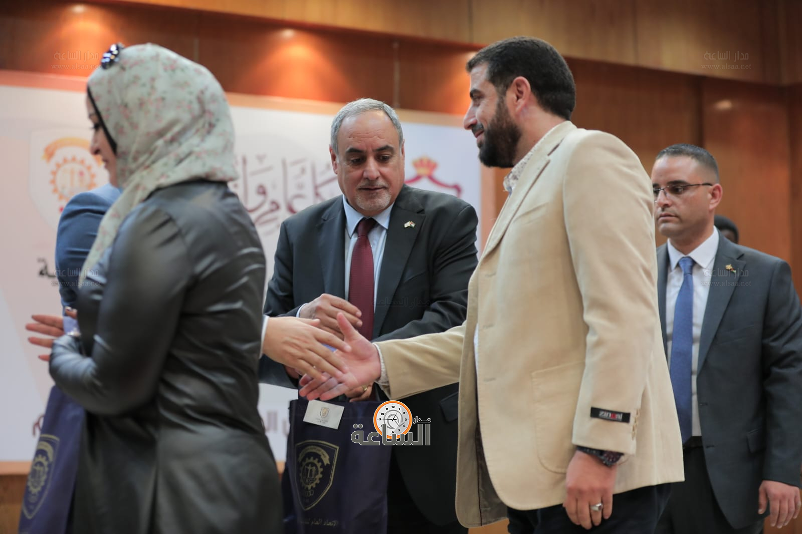 Madar Al-Saa Images 0.3798174603992803