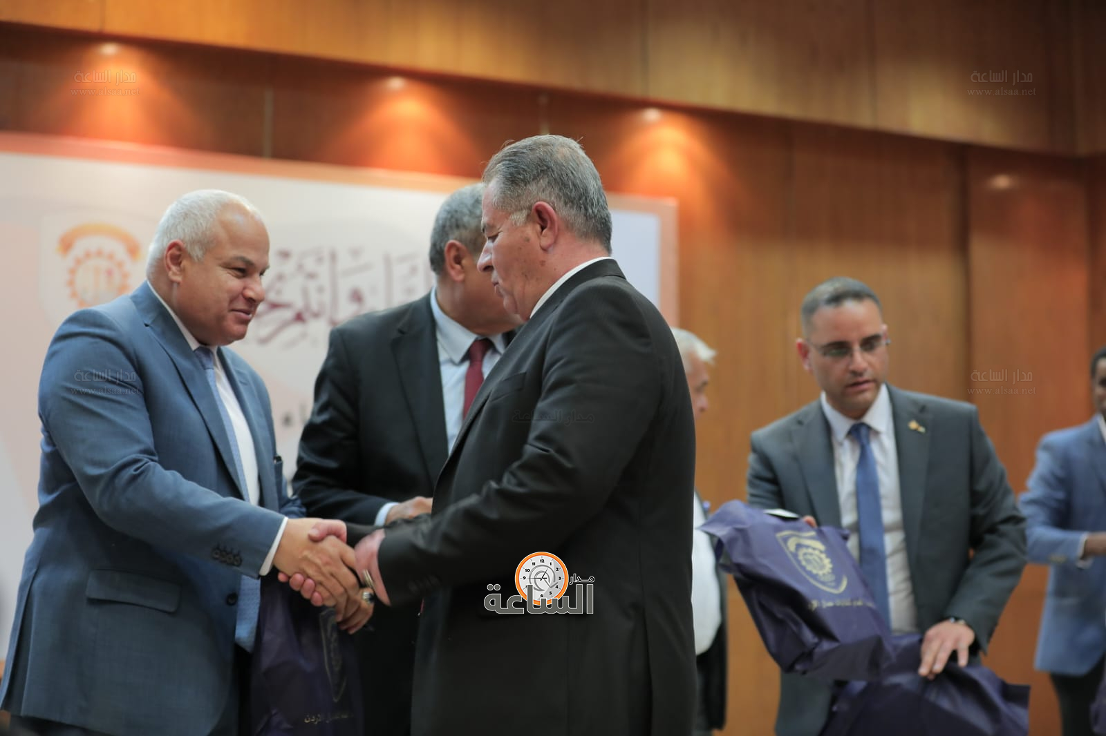 Madar Al-Saa Images 0.6998802537595331