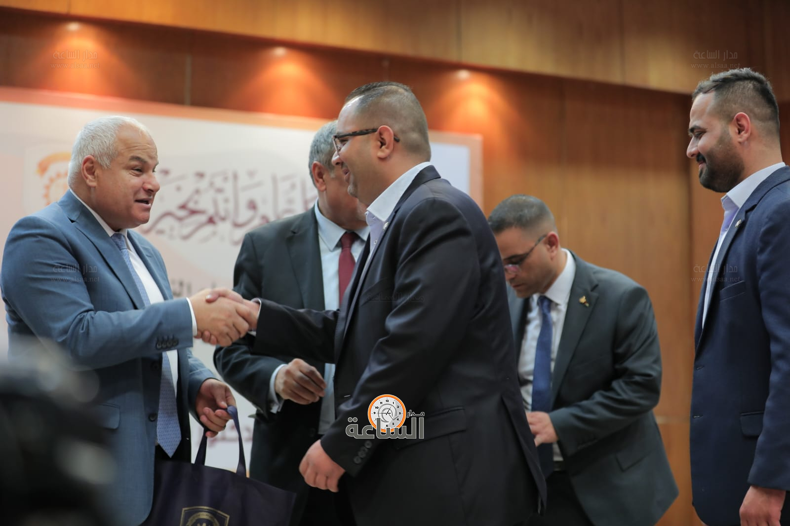 Madar Al-Saa Images 0.051984850661975224