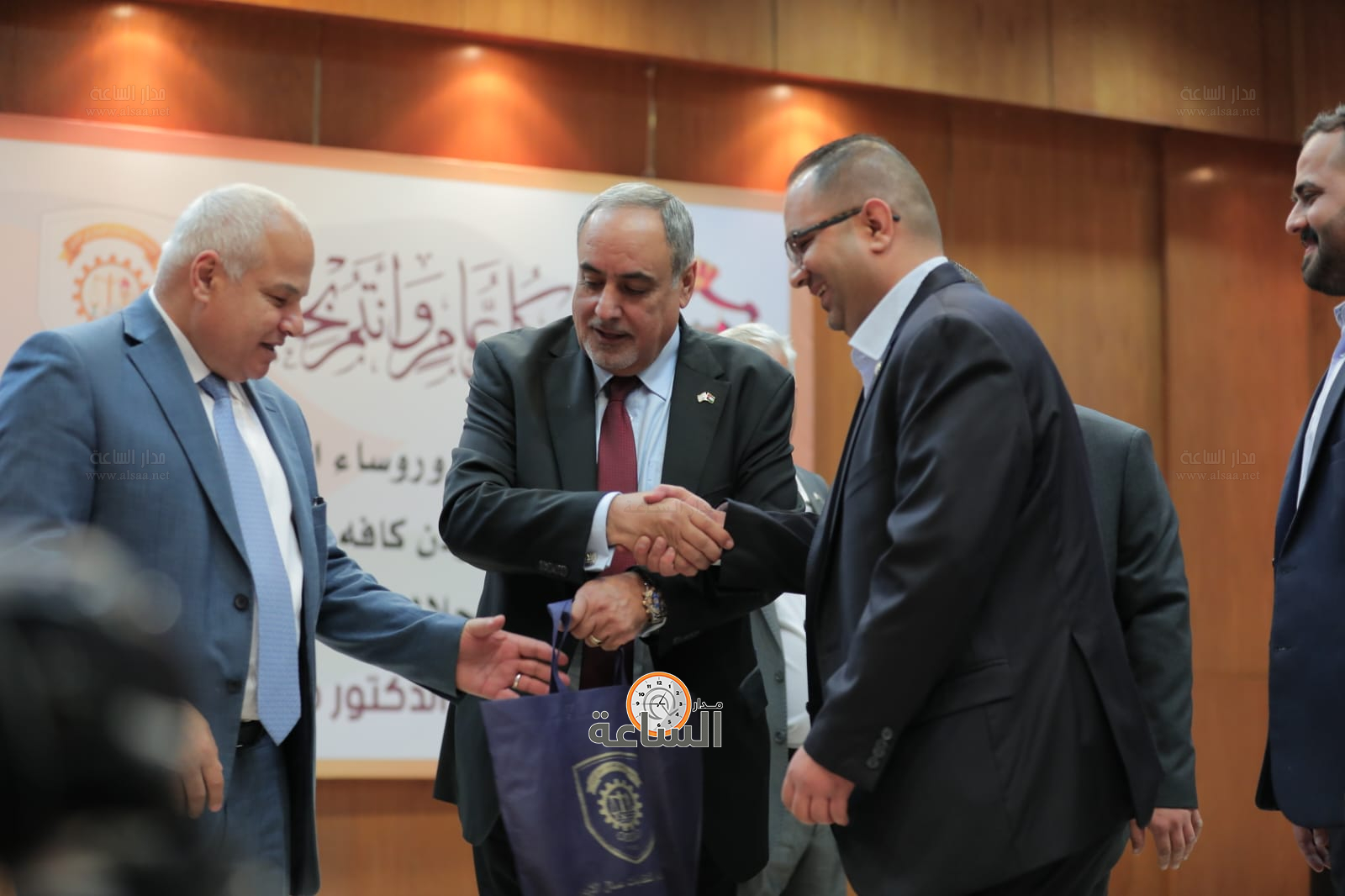 Madar Al-Saa Images 0.16581815138130107