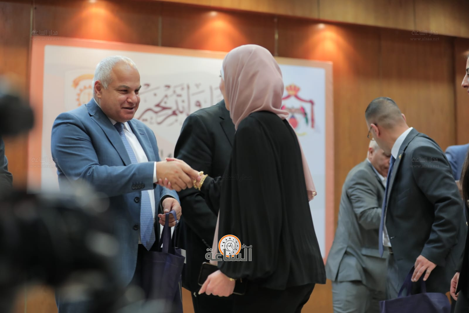 Madar Al-Saa Images 0.765799060699009