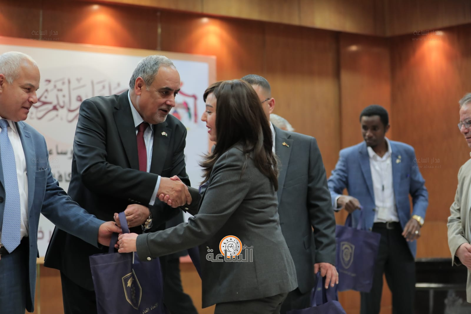 Madar Al-Saa Images 0.4209356035417038