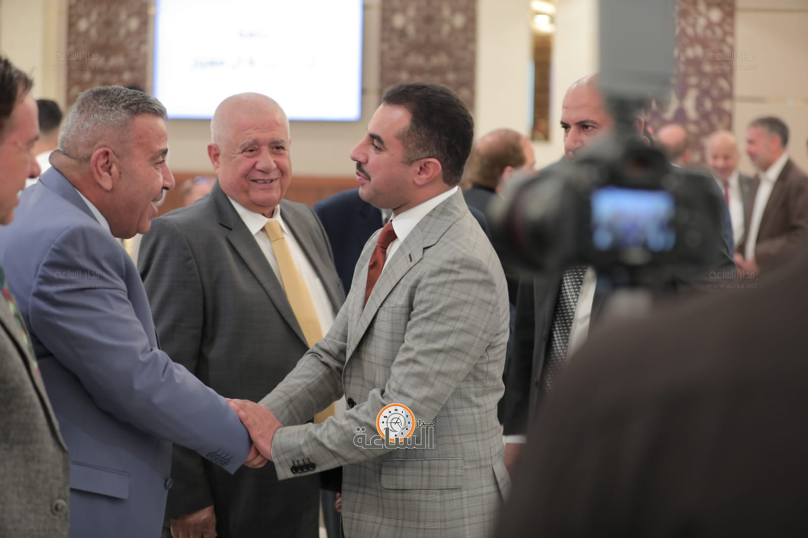 Madar Al-Saa Images 0.24018431182621014