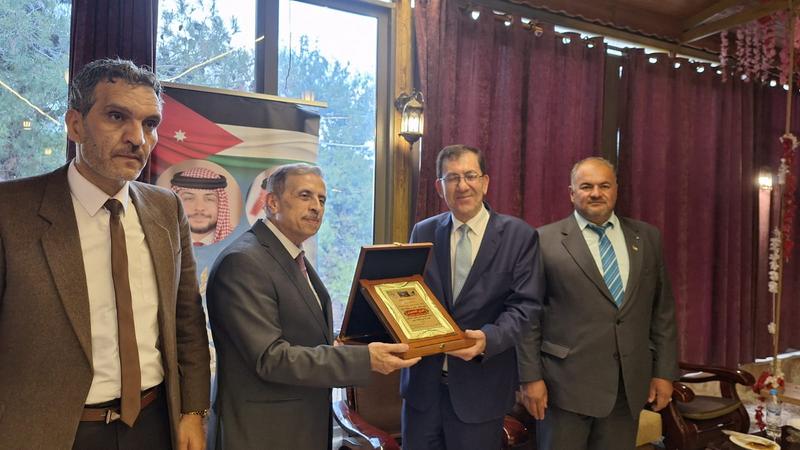 Madar Al-Saa Images 0.3871880355882653